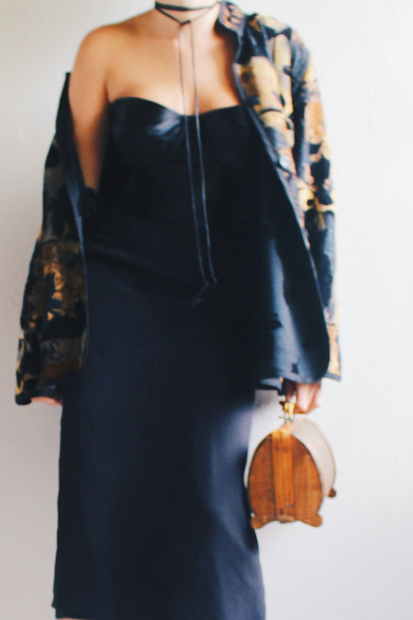Timeless Charm: Vintage Wooden Purse – Your Antique Carrying Case of charm
