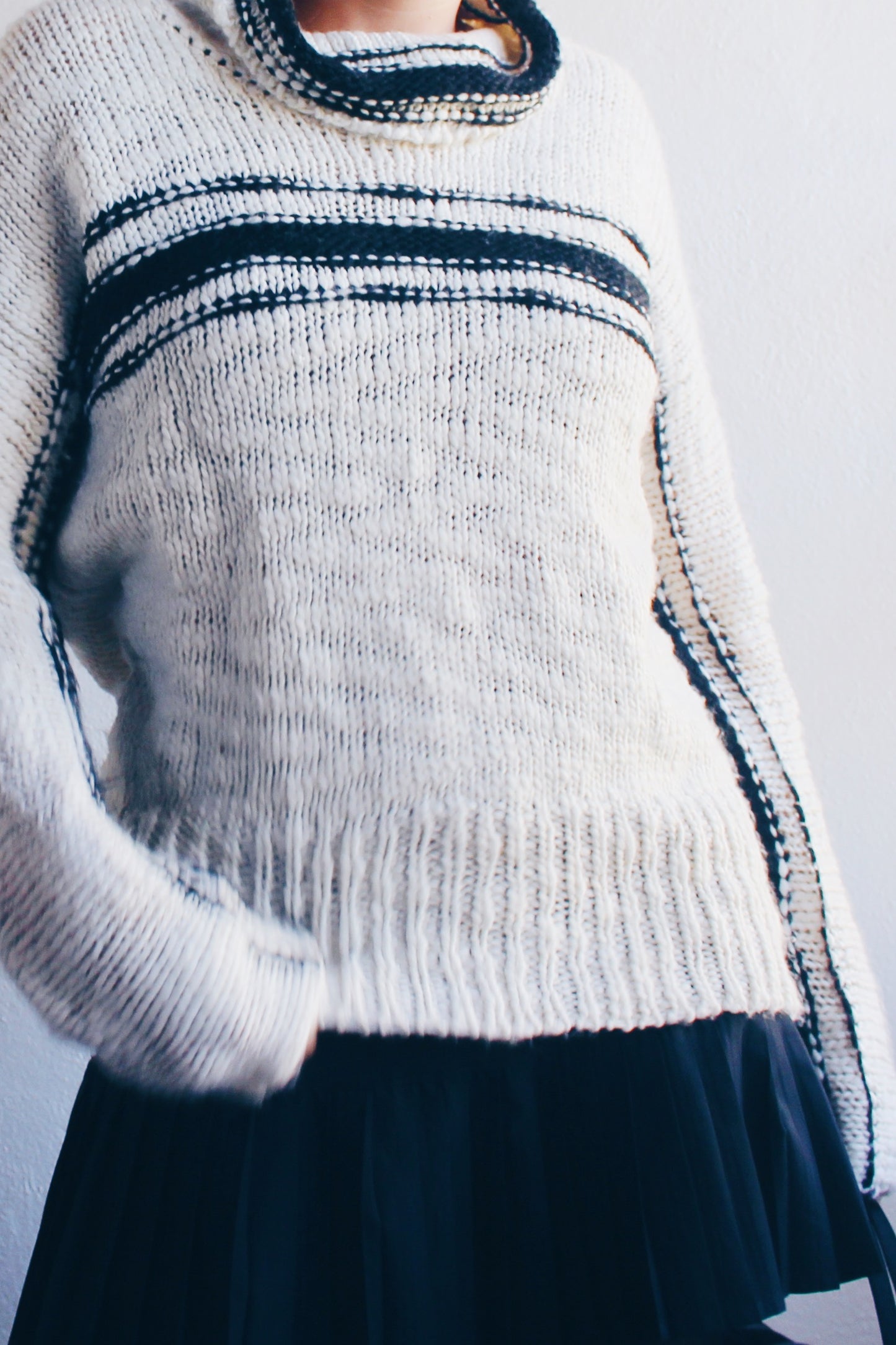 Academic Chic Elegance: Hand-Knit Cream Striped Turtleneck - Vintage Preppy Glam!