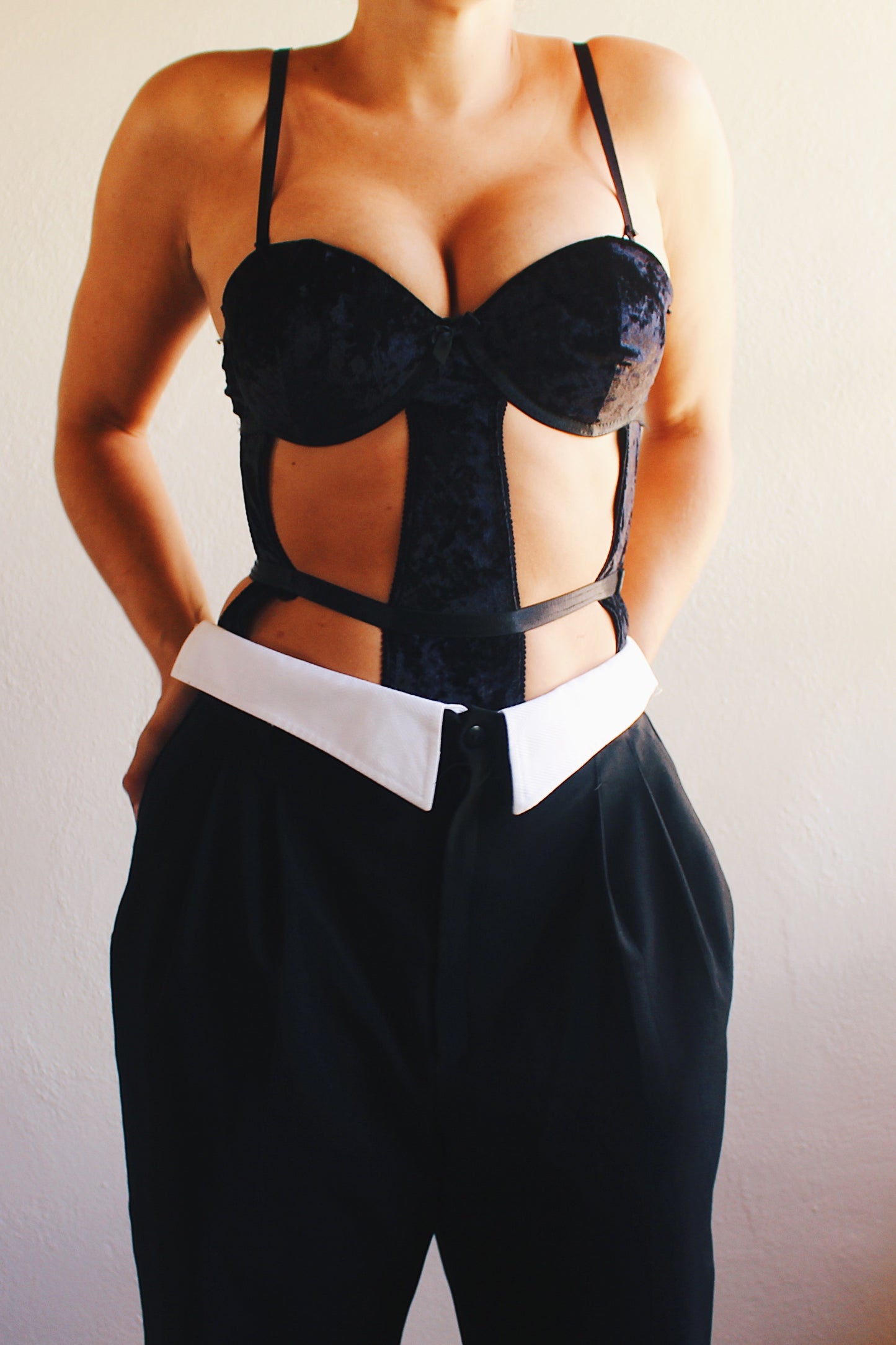 Time-Travel in Style: Upcycled 90s Black Pleated Pants for the Dark Academic Aesthetic