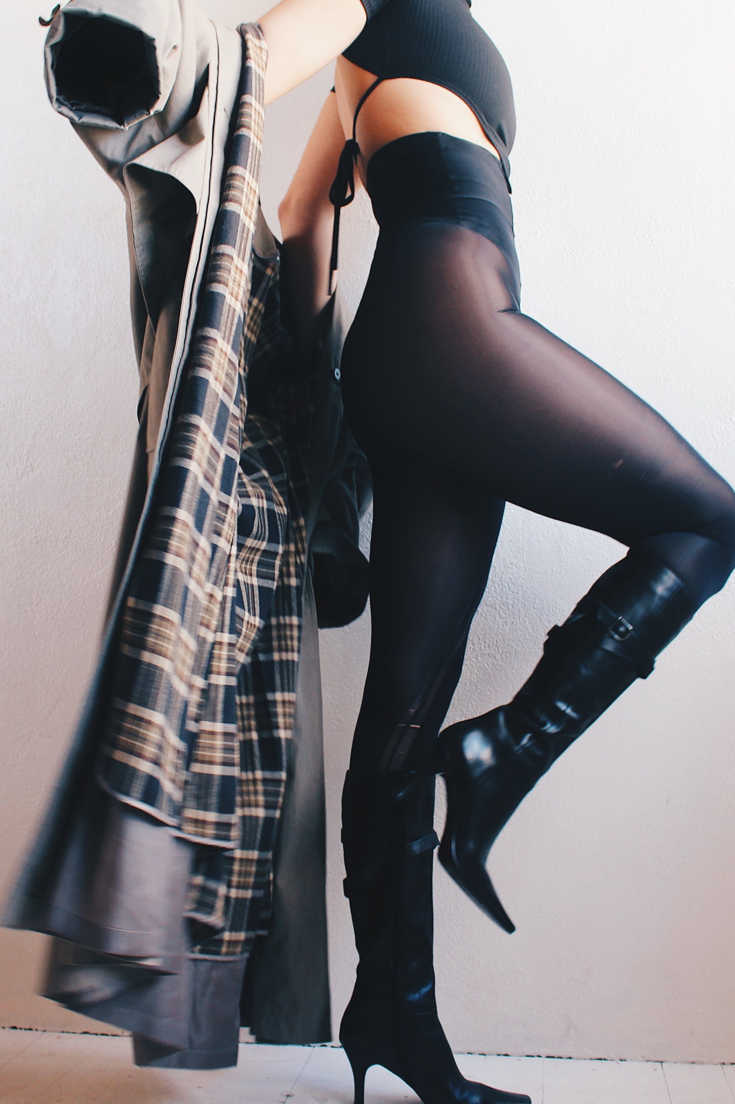 Contemporary Noir: Chic Vintage Grey Khaki Trench Coat