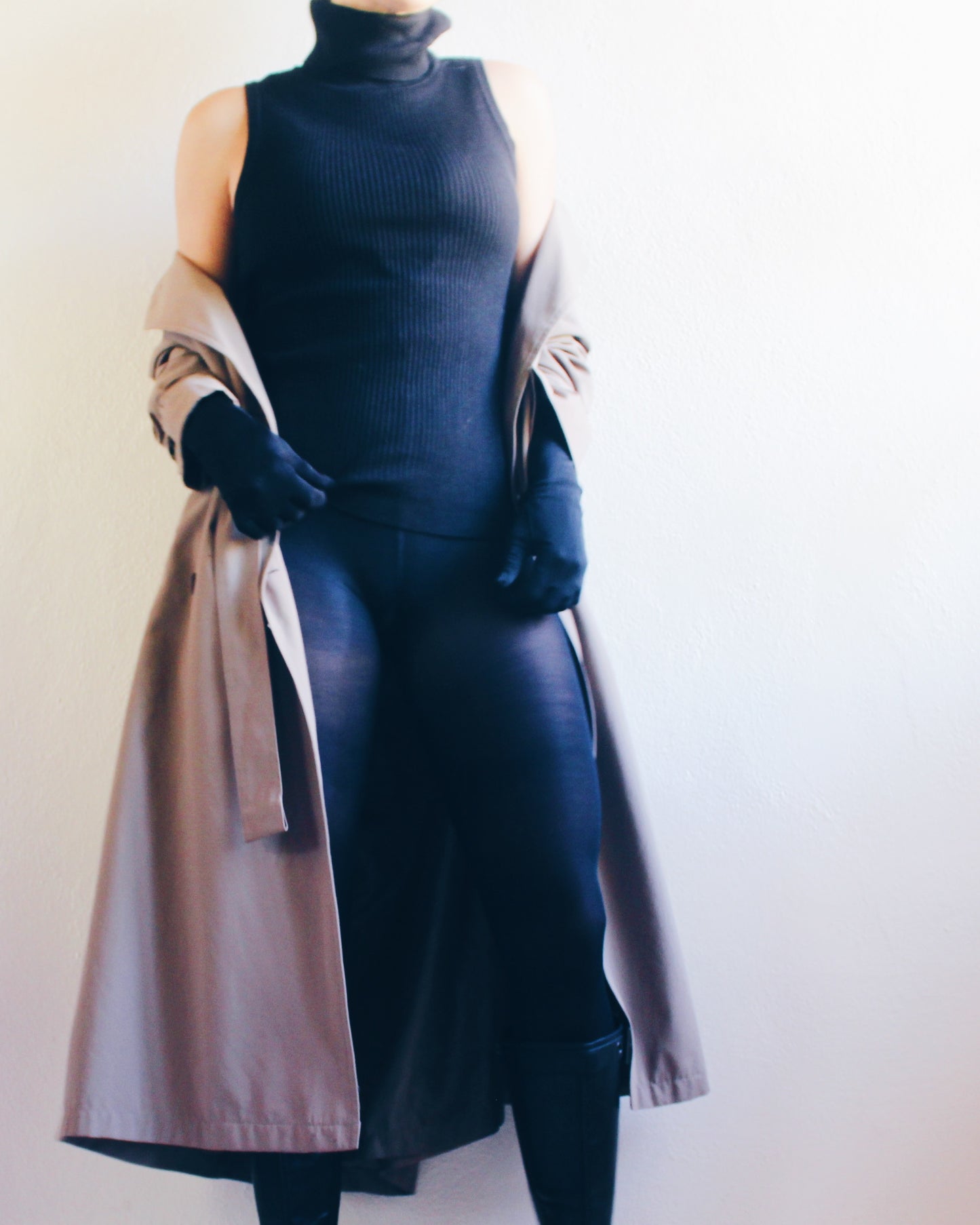 Vintage Black Ribbed Knit Turtleneck Tank Top – 90s Minimalist Business Casual Style