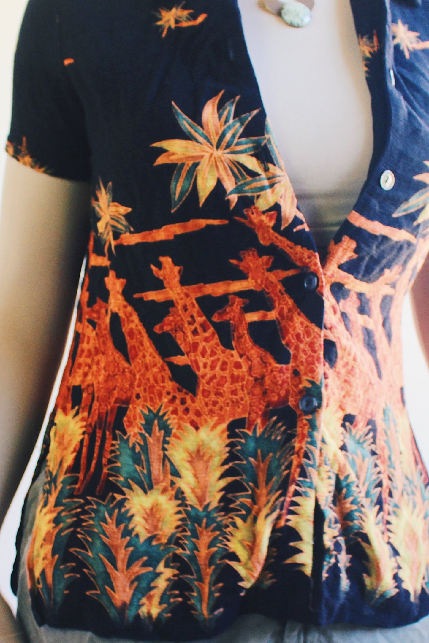 Vintage '90s Giraffe Print Button-Up - Wild Style for Modern Adventures
