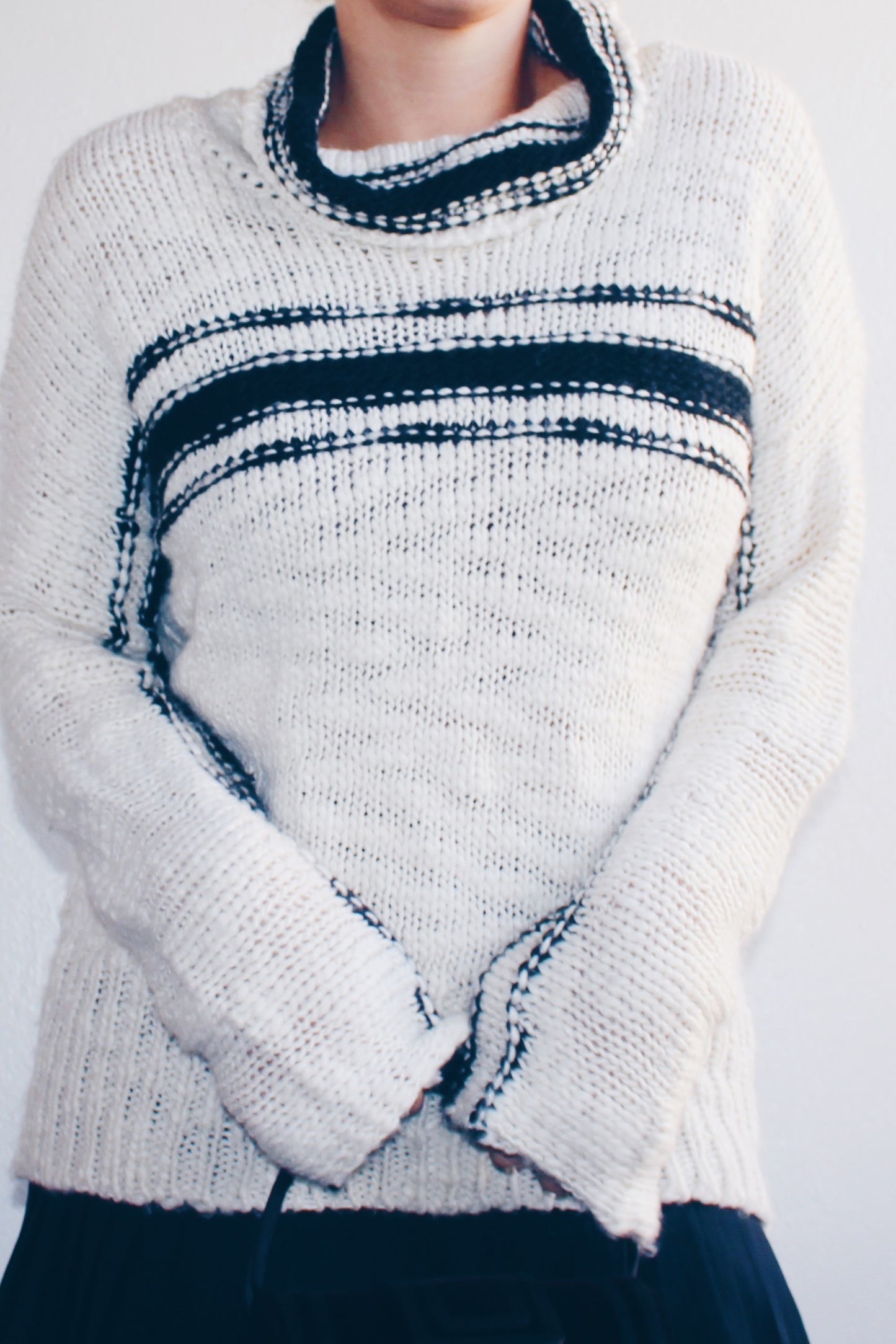 Academic Chic Elegance: Hand-Knit Cream Striped Turtleneck - Vintage Preppy Glam!