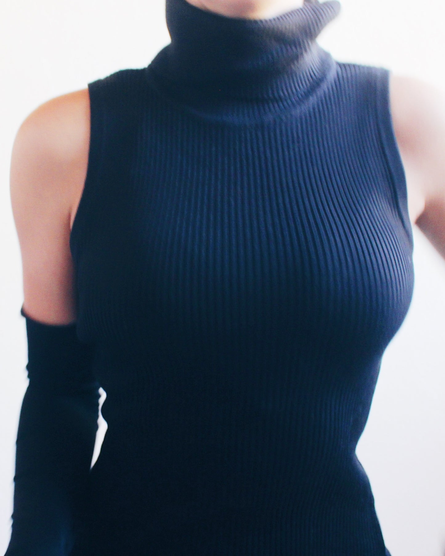 Vintage Black Ribbed Knit Turtleneck Tank Top – 90s Minimalist Business Casual Style