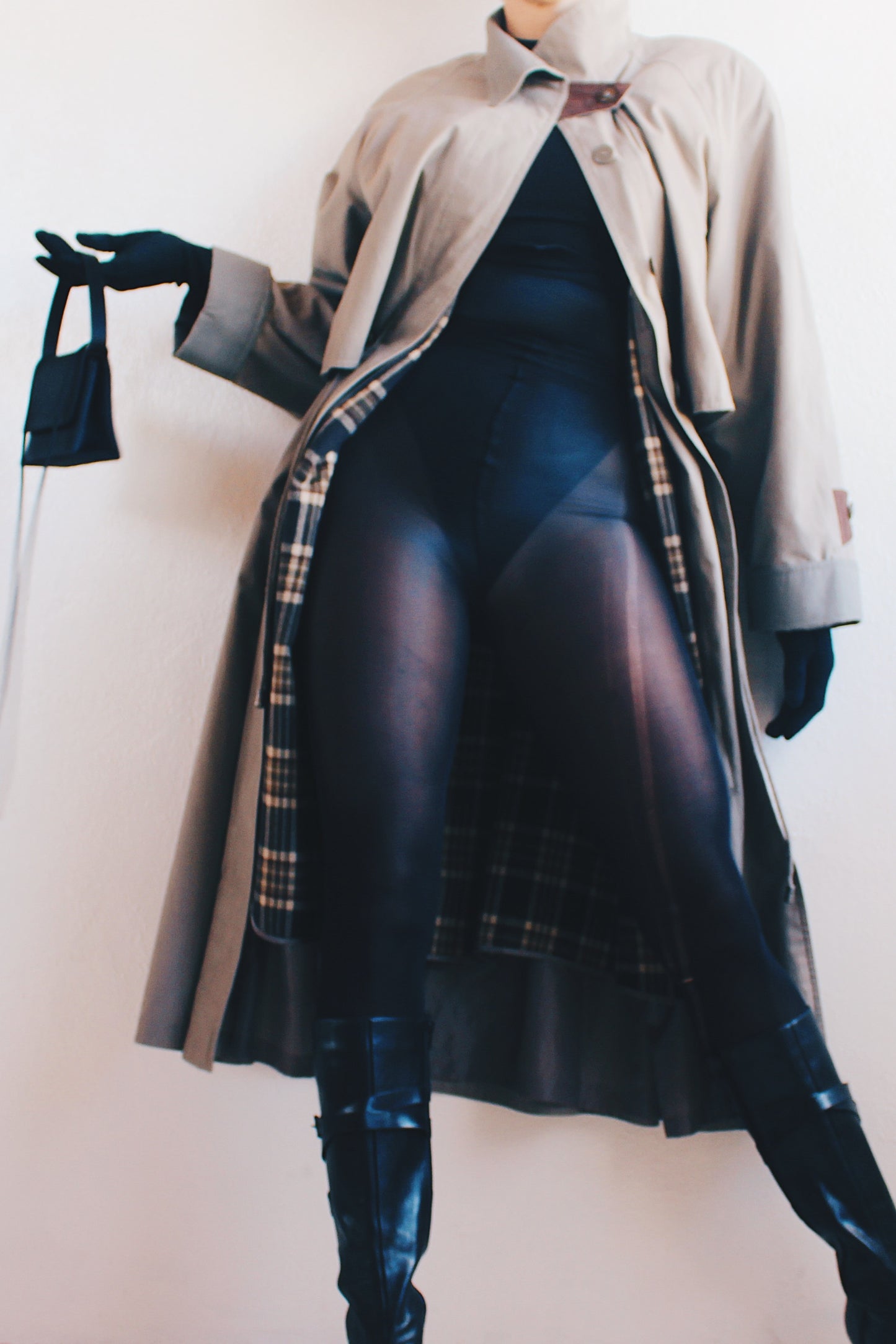 Contemporary Noir: Chic Vintage Grey Khaki Trench Coat