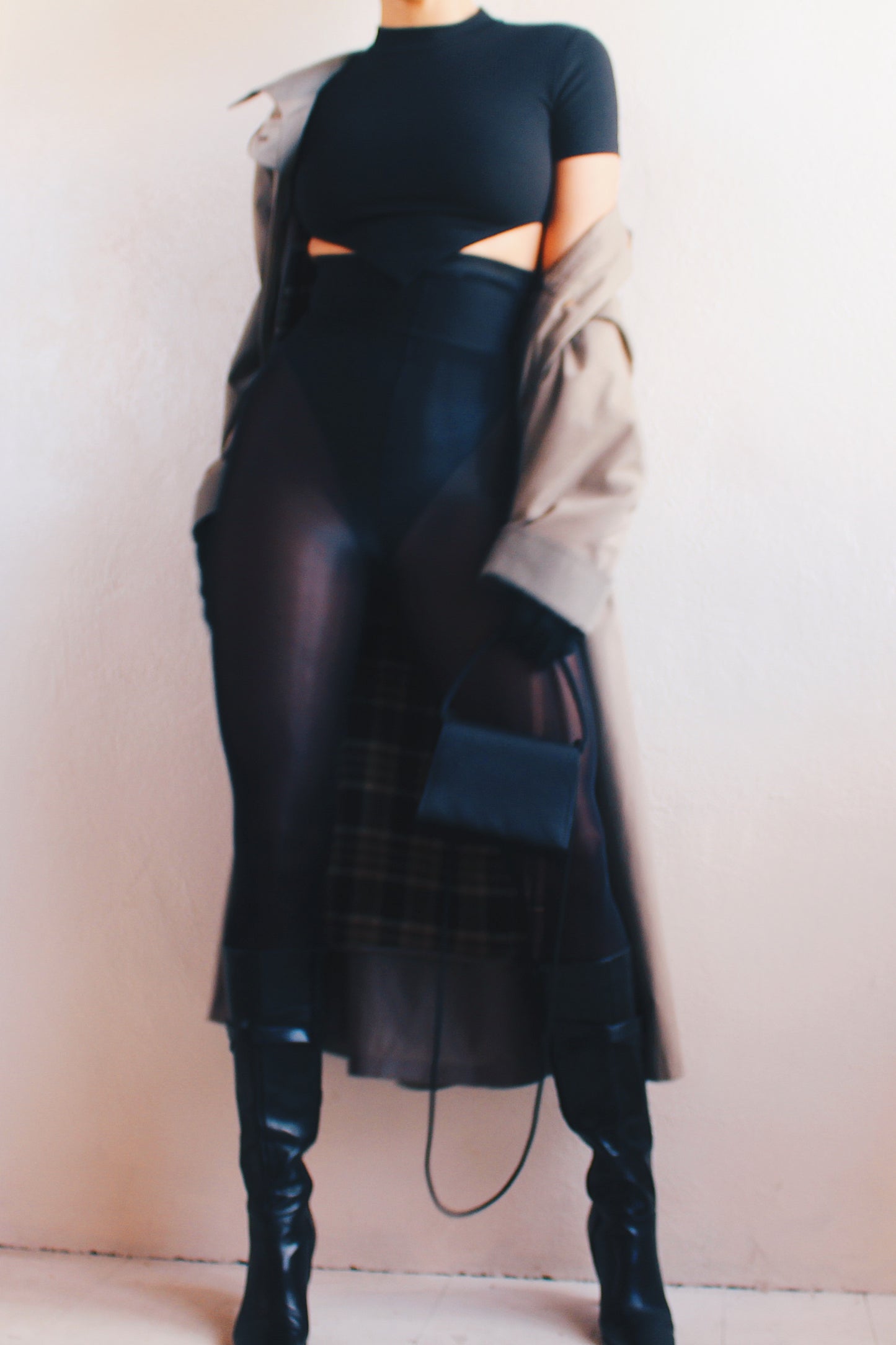Black Short Sleeve Cropped Turtleneck: Beatnik Siren Chic