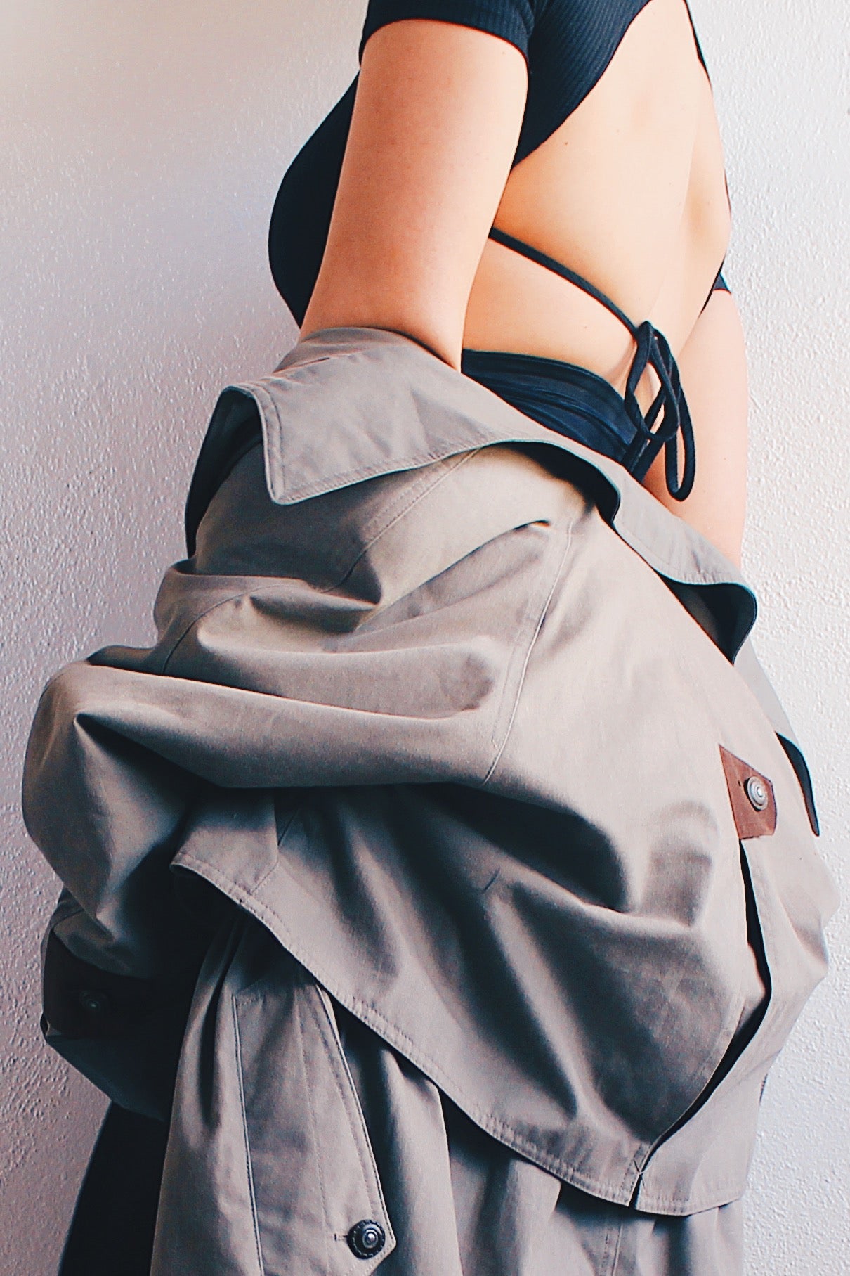 Black Short Sleeve Cropped Turtleneck: Beatnik Siren Chic