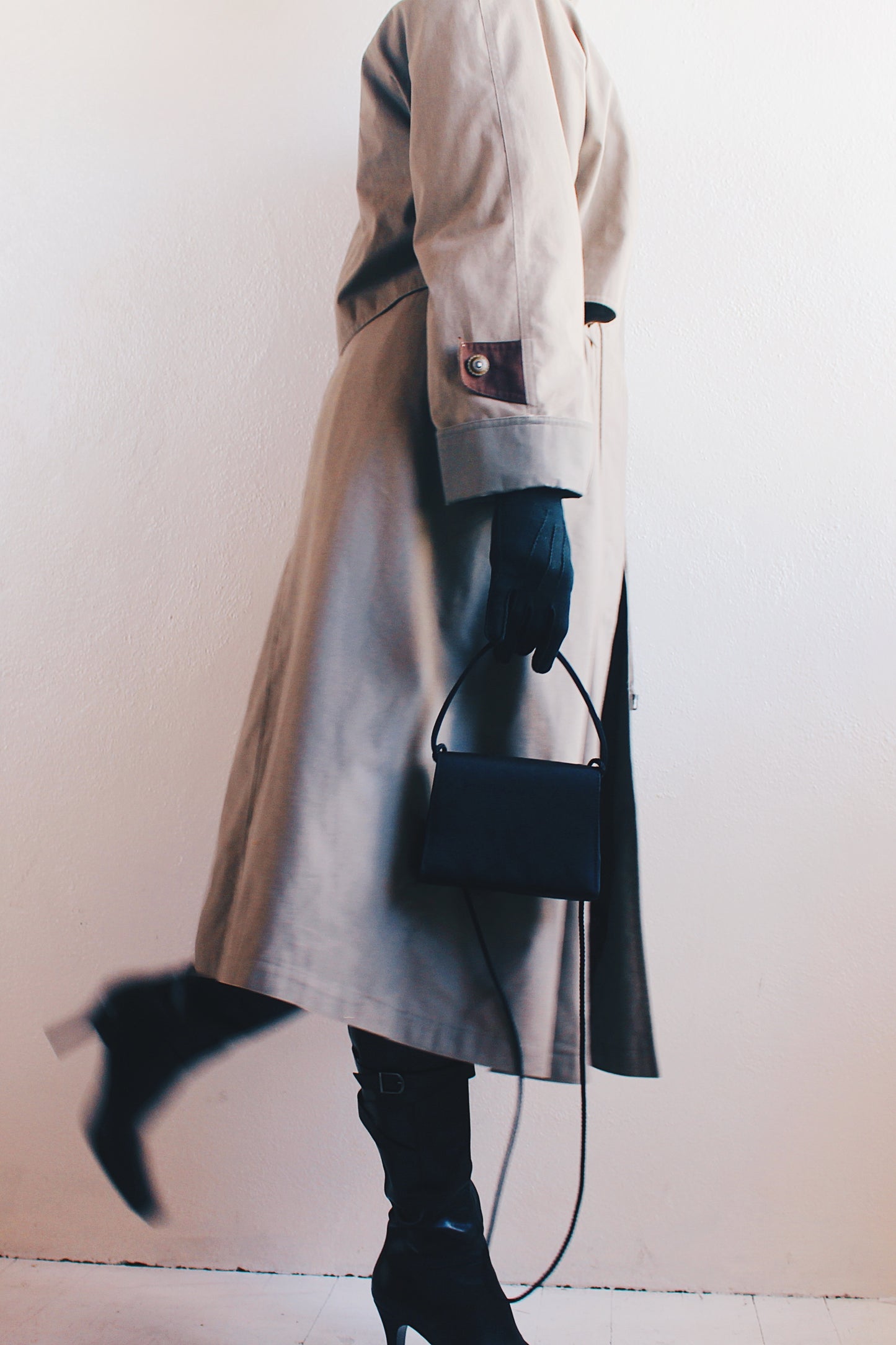 Contemporary Noir: Chic Vintage Grey Khaki Trench Coat