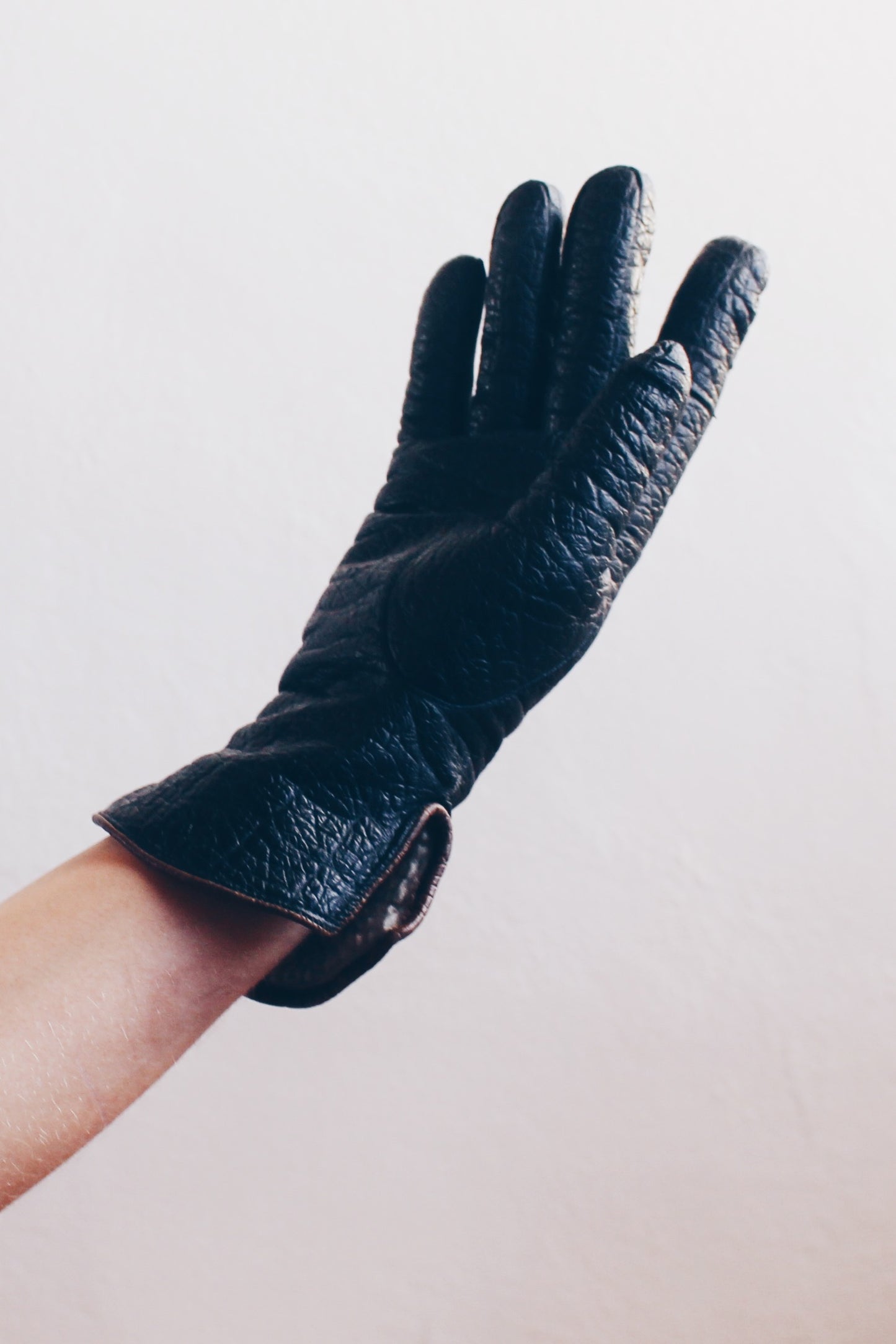 Chic Vintage Black Faux Leather Driving Gloves - Noir Prep Minimalism