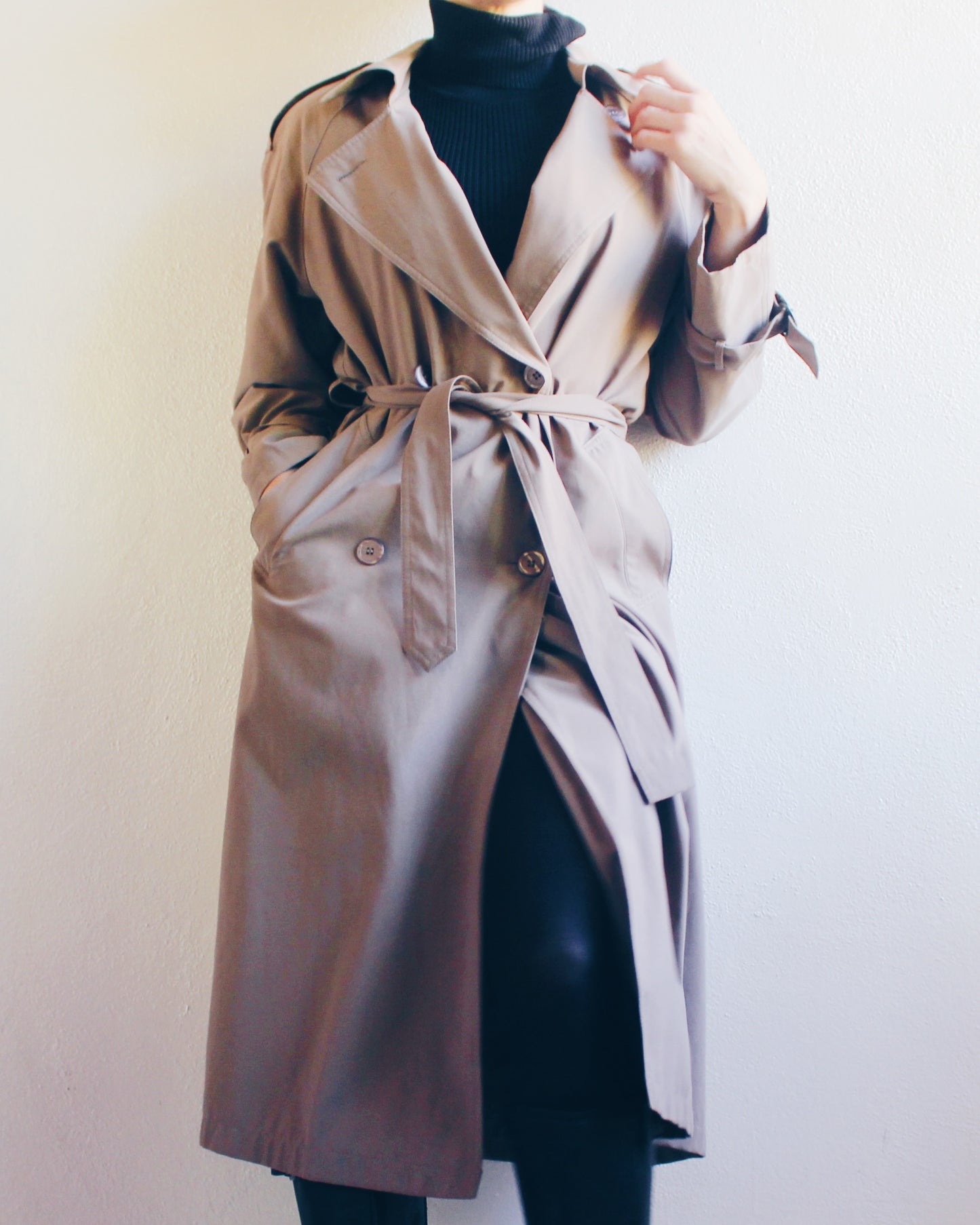 Late 90s Noir: Chic Vintage Khaki Grey Trench Coat