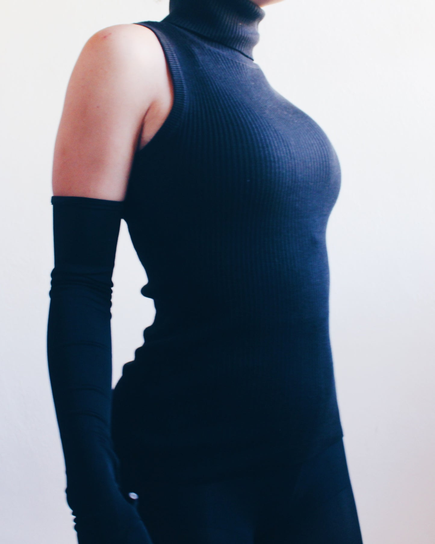 Vintage Black Ribbed Knit Turtleneck Tank Top – 90s Minimalist Business Casual Style