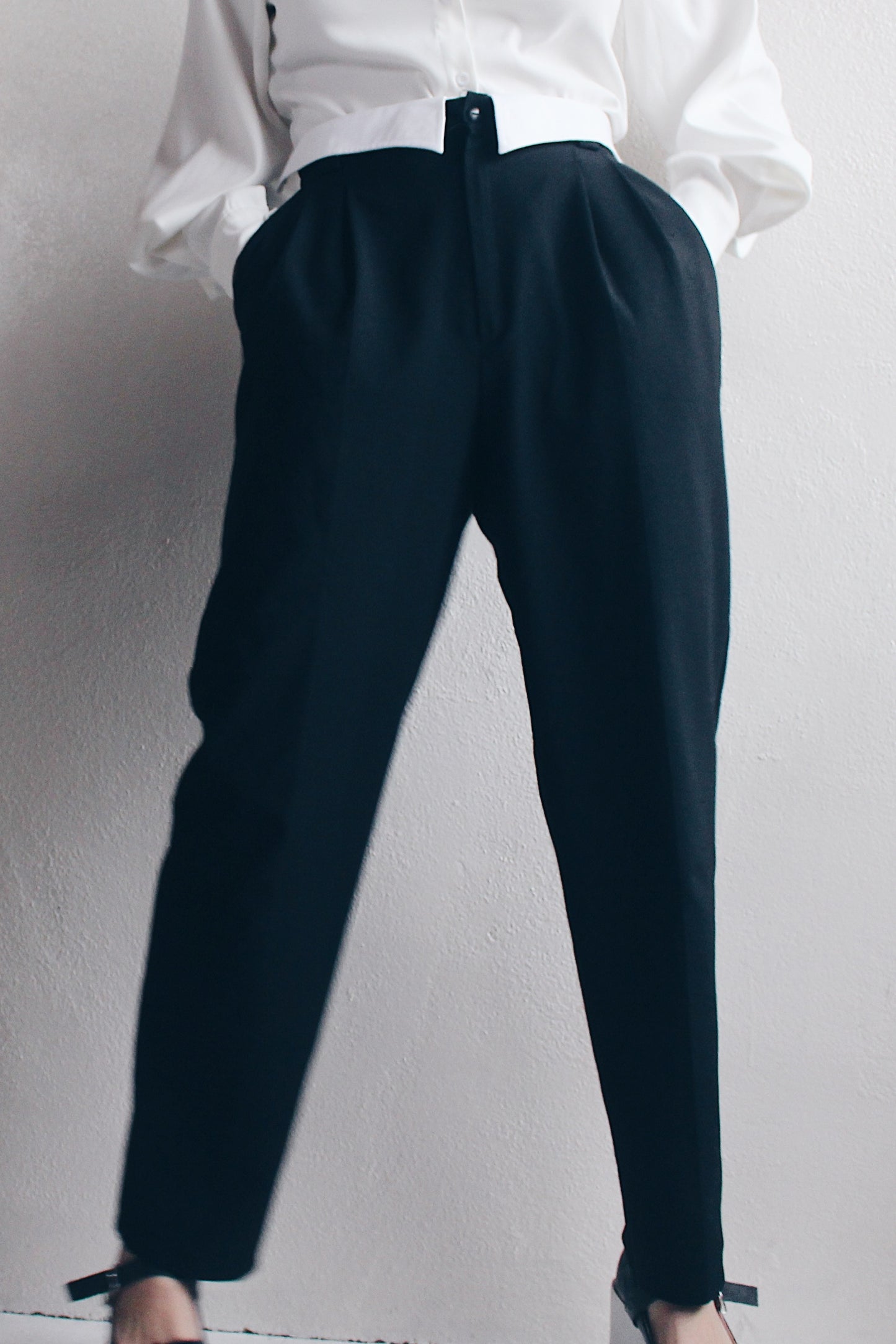 Time-Travel in Style: Upcycled 90s Black Pleated Pants for the Dark Academic Aesthetic