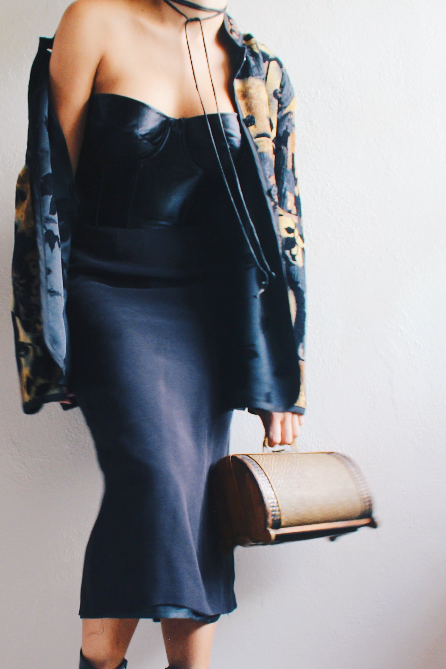 Timeless Charm: Vintage Wooden Purse – Your Antique Carrying Case of charm