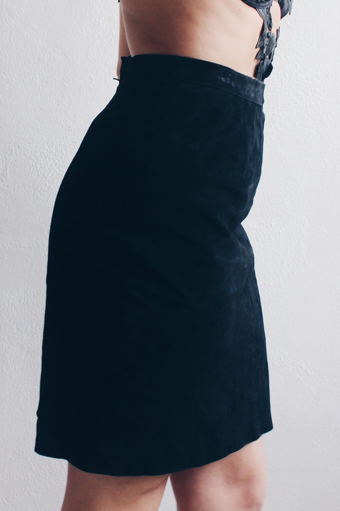 Vintage Black Leather Mini Pencil Skirt for Dark Academia Darlings