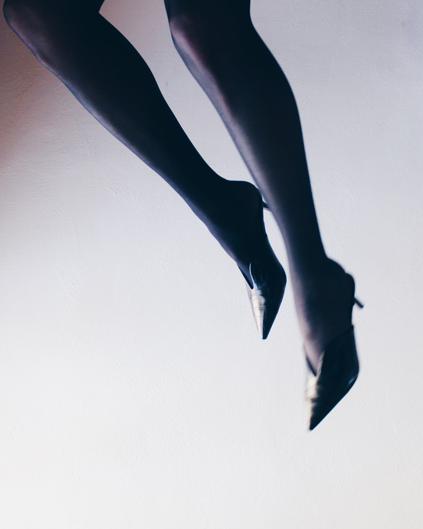 Vintage Y2K Black Faux‑Alligator Slip‑On Kitten Heels – Pointed Toe Minimalist Pumps