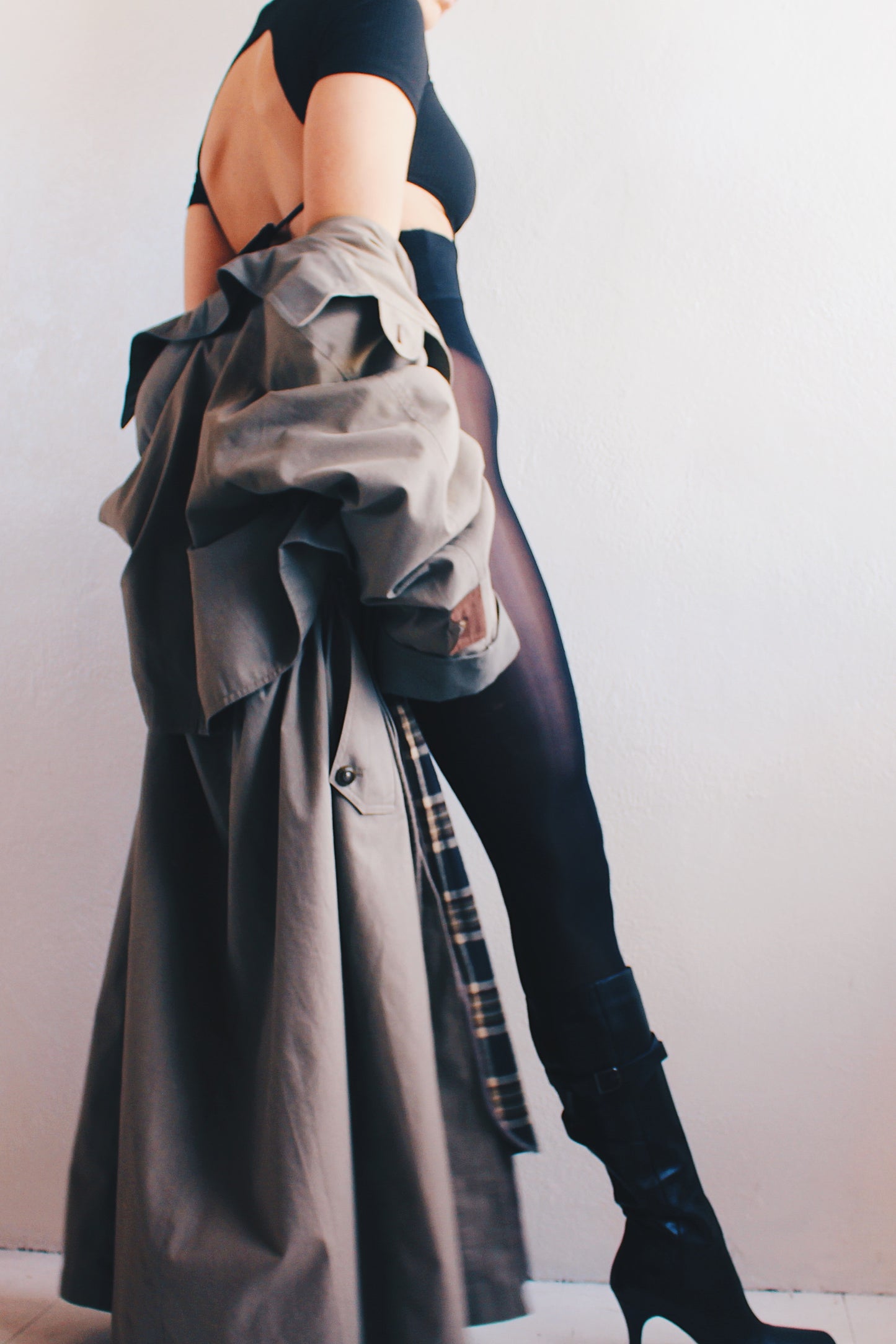 Black Short Sleeve Cropped Turtleneck: Beatnik Siren Chic