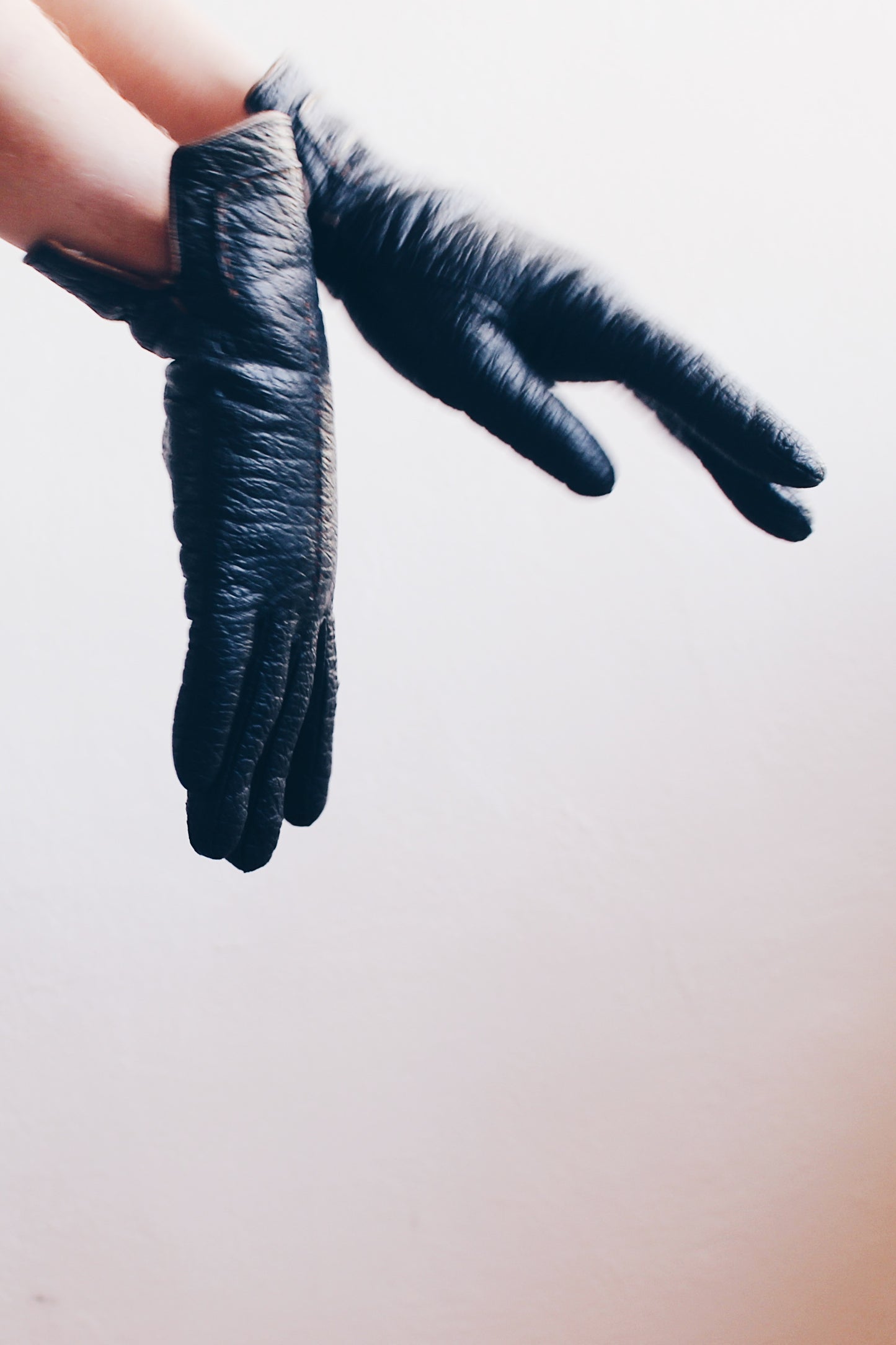 Chic Vintage Black Faux Leather Driving Gloves - Noir Prep Minimalism
