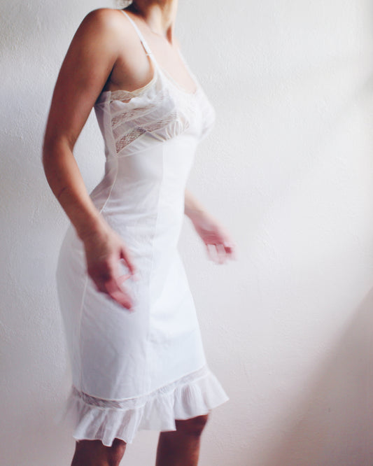 Vintage 80s White Lace Bust Nightgown - Delicate Coquette Cottagecore Style Dress - American Gothic lingerie slip