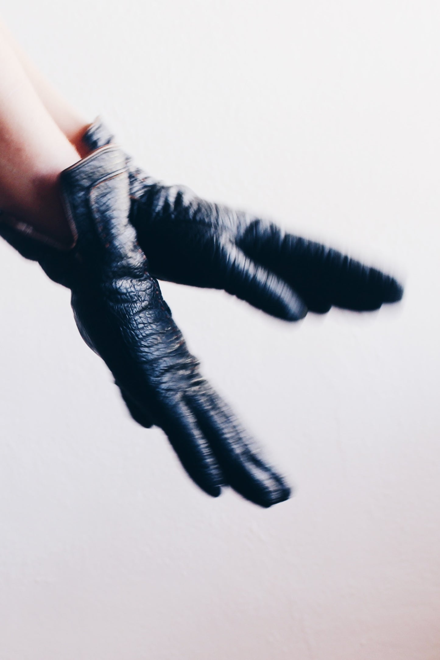 Chic Vintage Black Faux Leather Driving Gloves - Noir Prep Minimalism