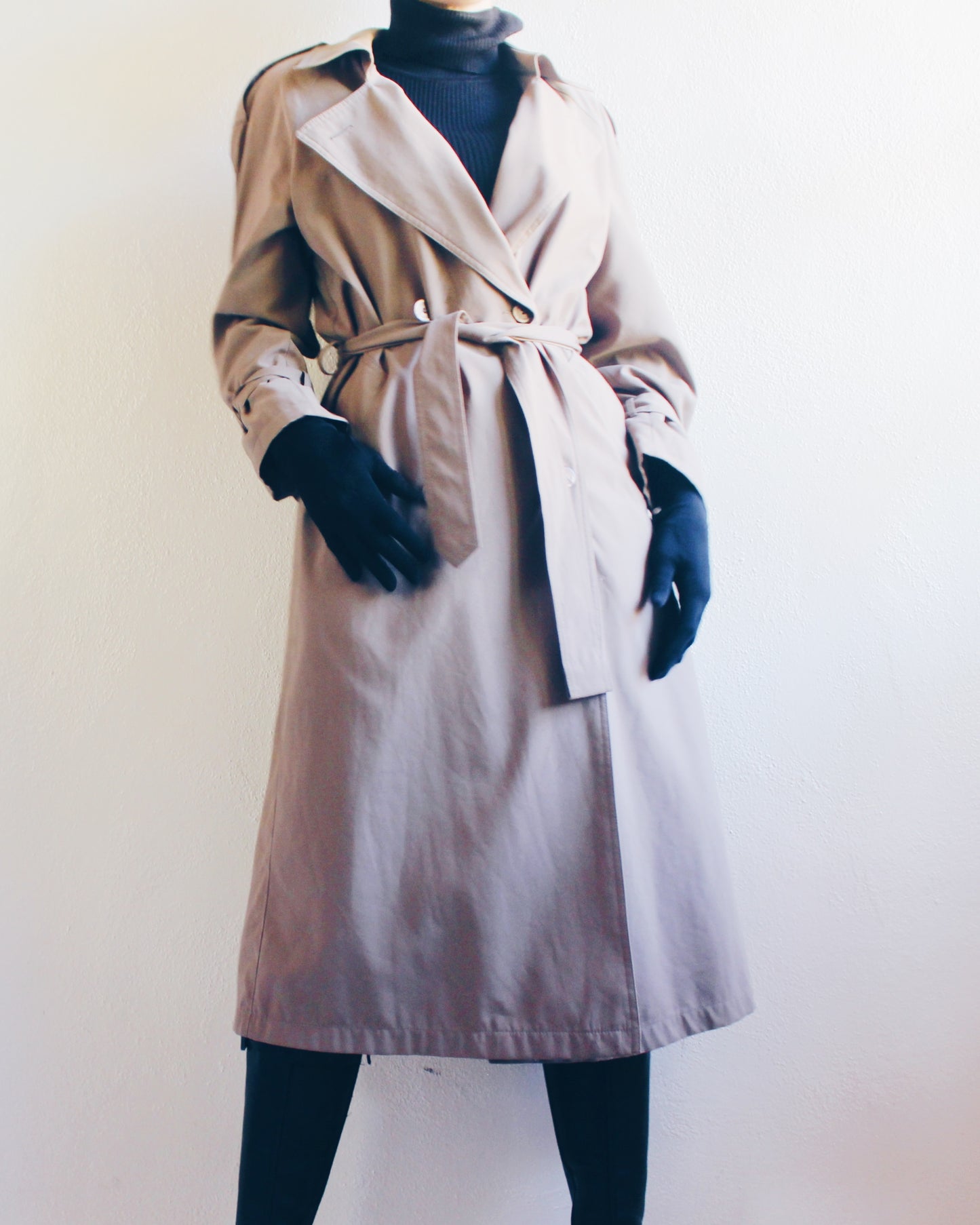 Late 90s Noir: Chic Vintage Khaki Grey Trench Coat
