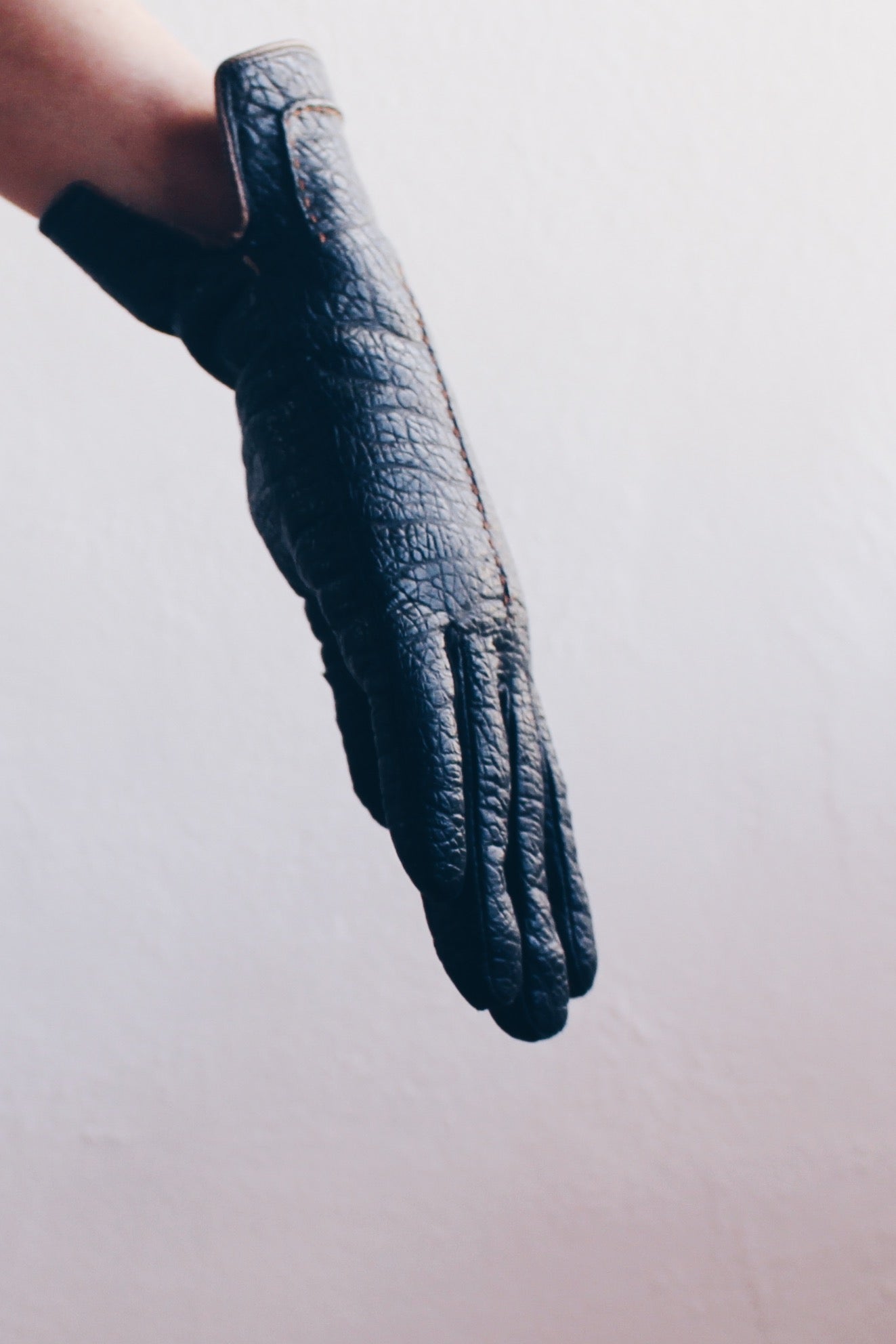 Chic Vintage Black Faux Leather Driving Gloves - Noir Prep Minimalism