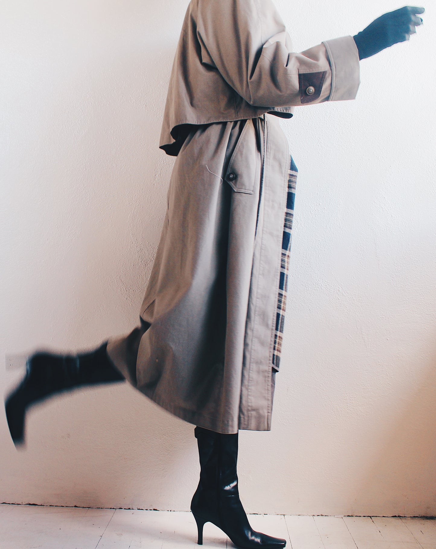 Contemporary Noir: Chic Vintage Grey Khaki Trench Coat