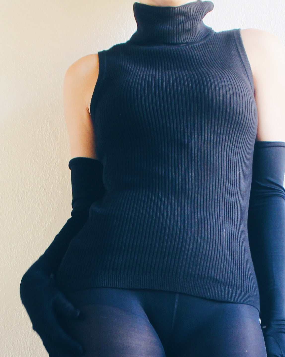 Vintage Black Ribbed Knit Turtleneck Tank Top – 90s Minimalist Business Casual Style