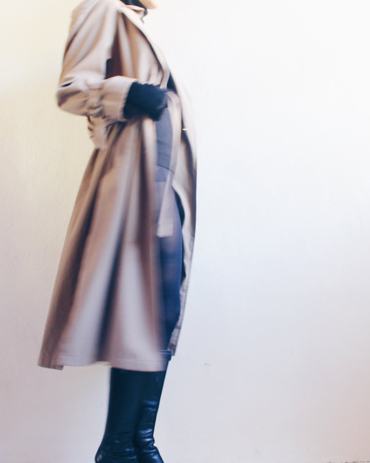 Late 90s Noir: Chic Vintage Khaki Grey Trench Coat