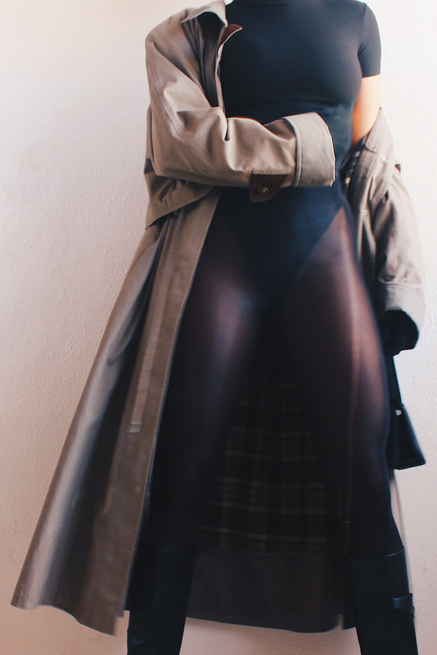 Contemporary Noir: Chic Vintage Grey Khaki Trench Coat