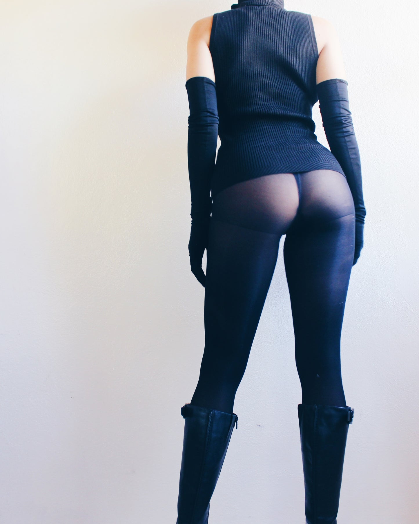 Vintage Black Ribbed Knit Turtleneck Tank Top – 90s Minimalist Business Casual Style