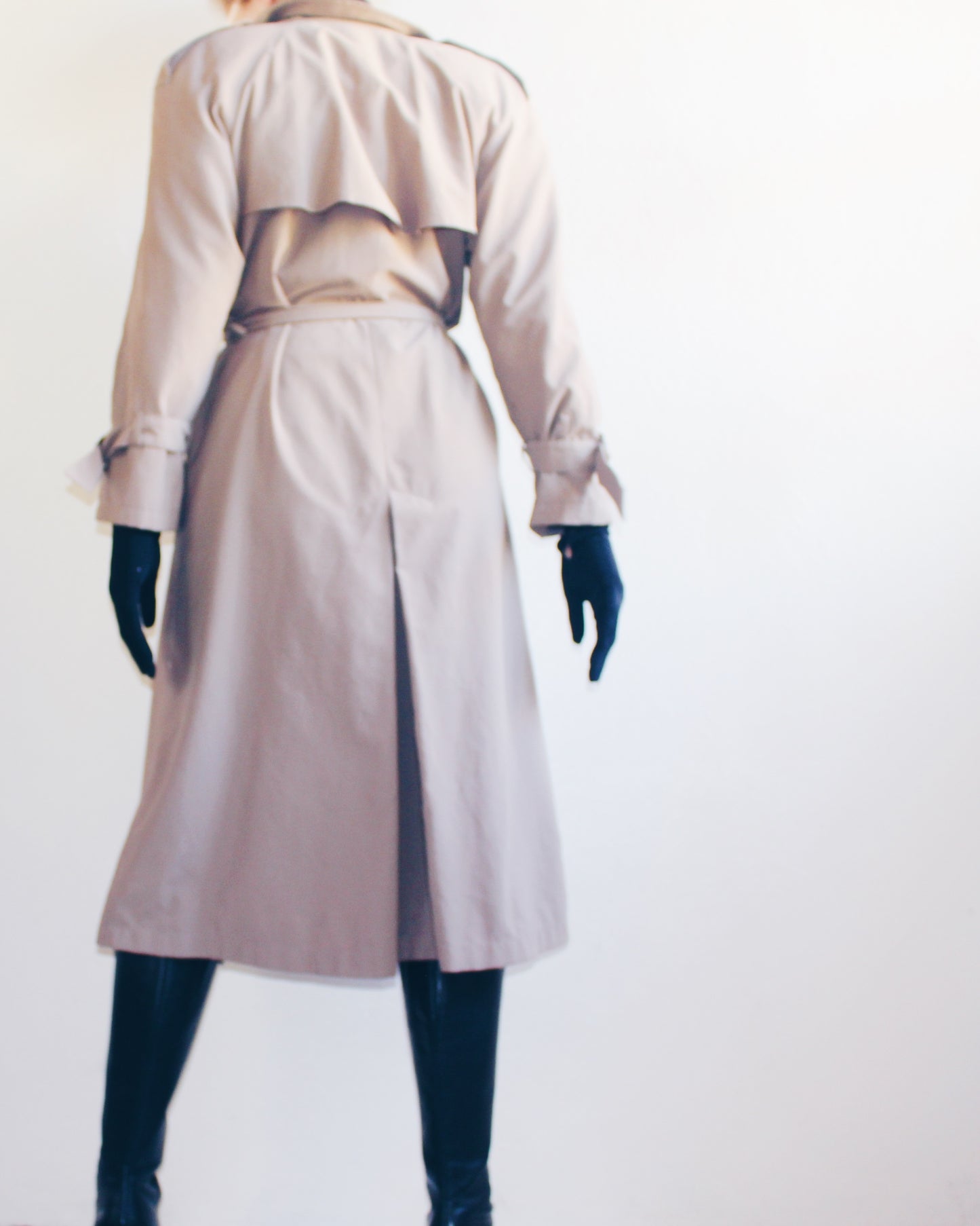 Late 90s Noir: Chic Vintage Khaki Grey Trench Coat