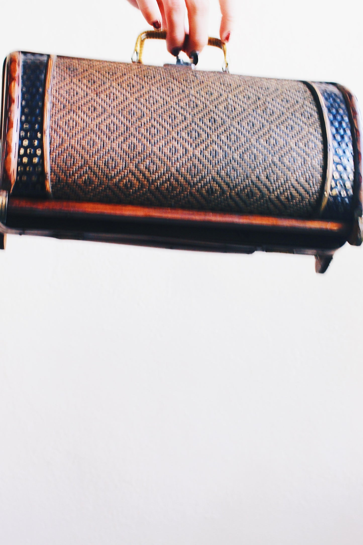 Timeless Charm: Vintage Wooden Purse – Your Antique Carrying Case of charm