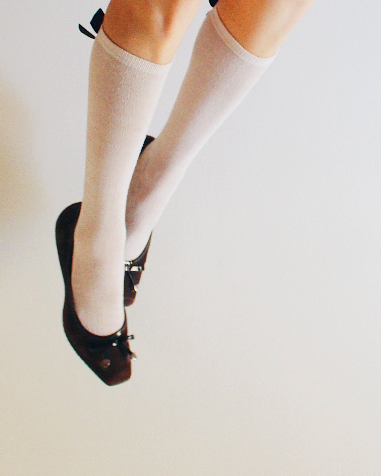 Vintage Sofft Brown Suede Kitten Heels – Y2K cute Bow Detail Scholarly Coquette Pumps