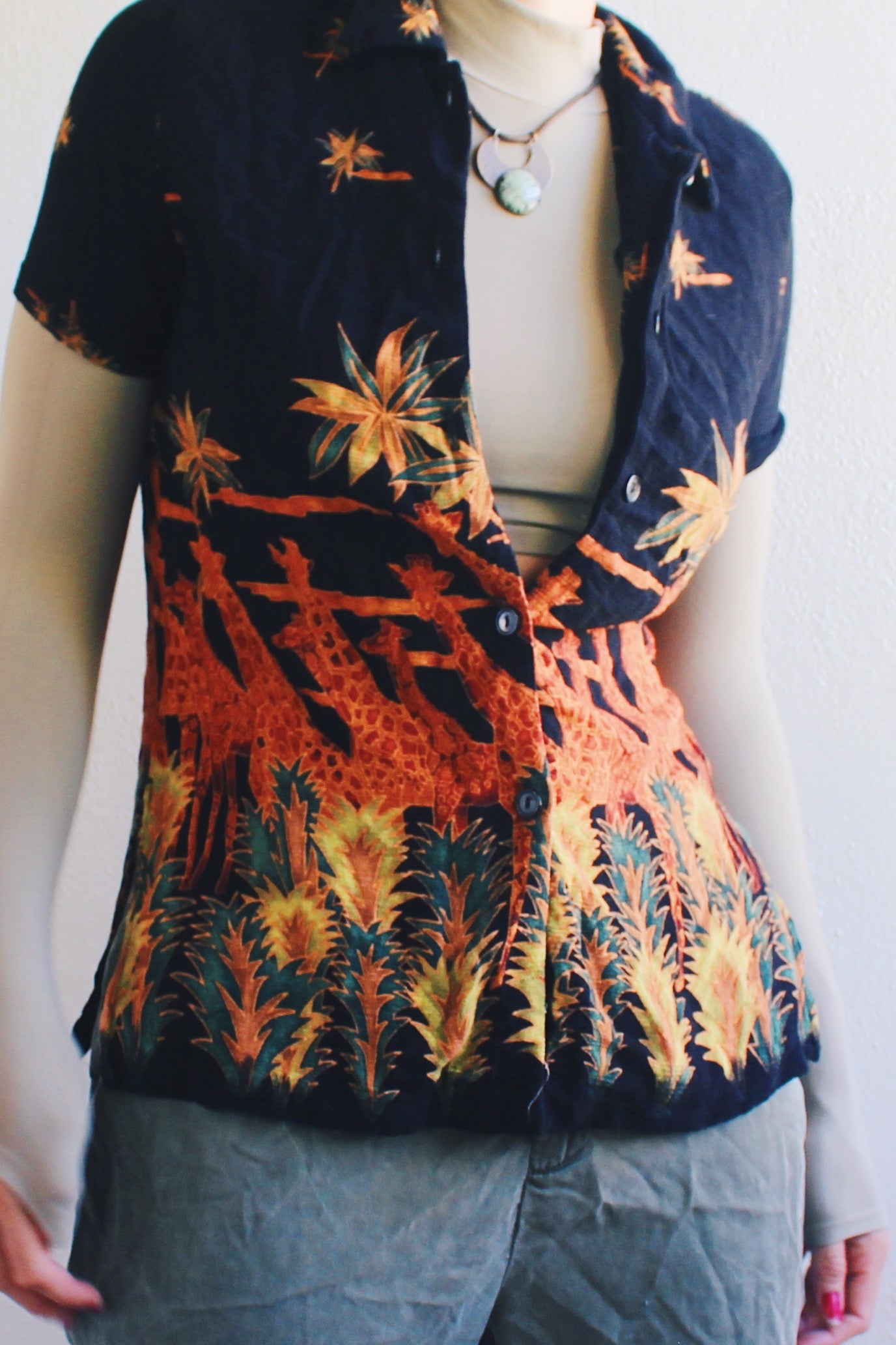 Vintage '90s Giraffe Print Button-Up - Wild Style for Modern Adventures