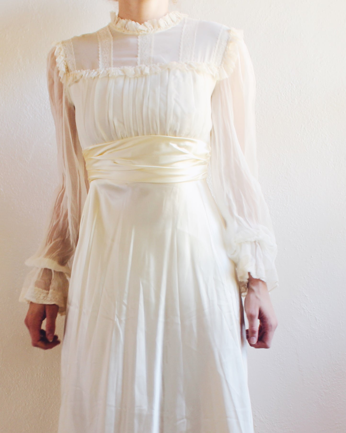 1970s Vintage Ivory Gunne Sax Style Gown – Cottagecore Soft Goth Prairie Dress | American Gothic Boho Maxi