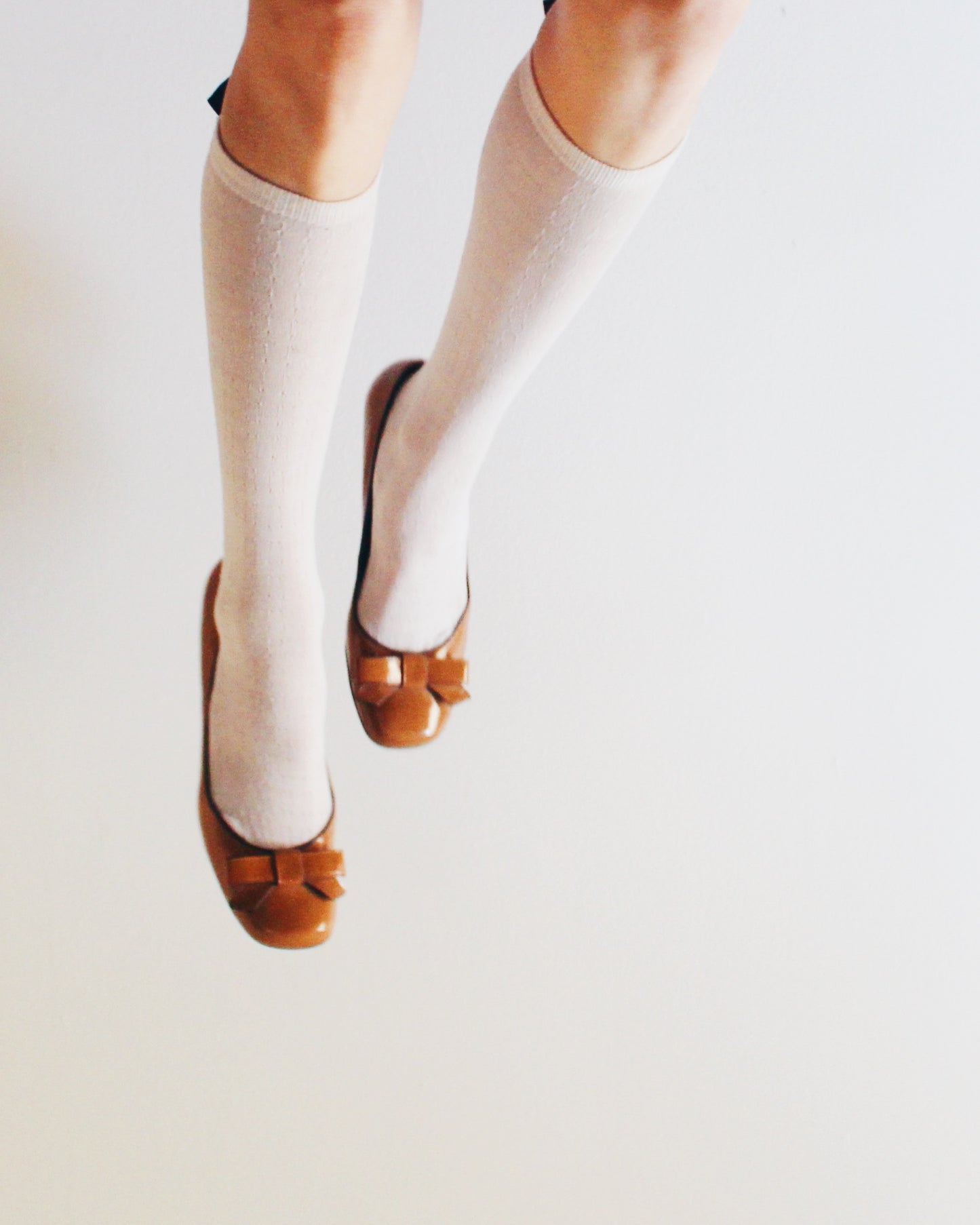 Vintage Franco Sarto Tan Leather Kitten Heels — 90s Bow Detail • Scholarly Coquette Pumps