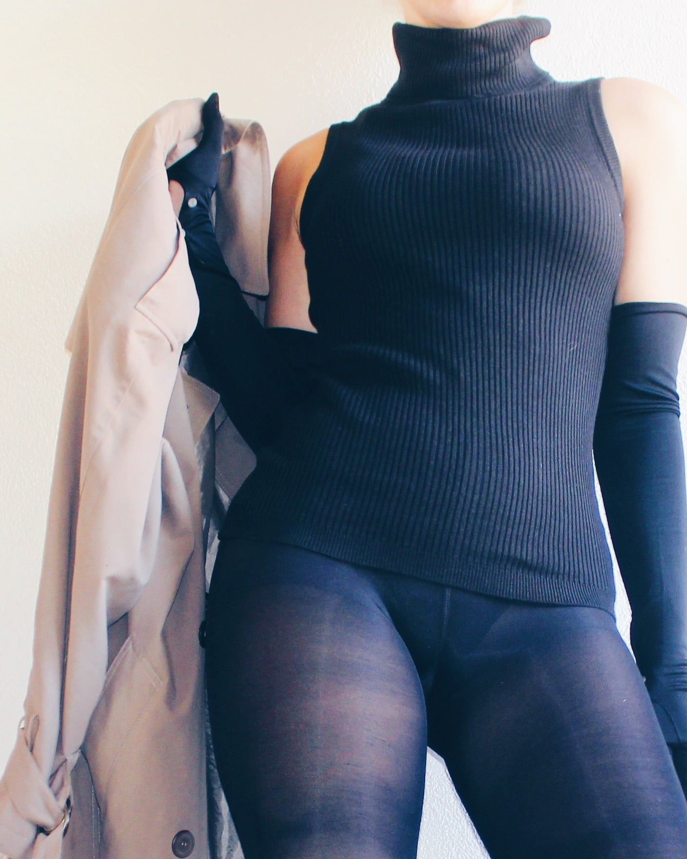 Vintage Black Ribbed Knit Turtleneck Tank Top – 90s Minimalist Business Casual Style
