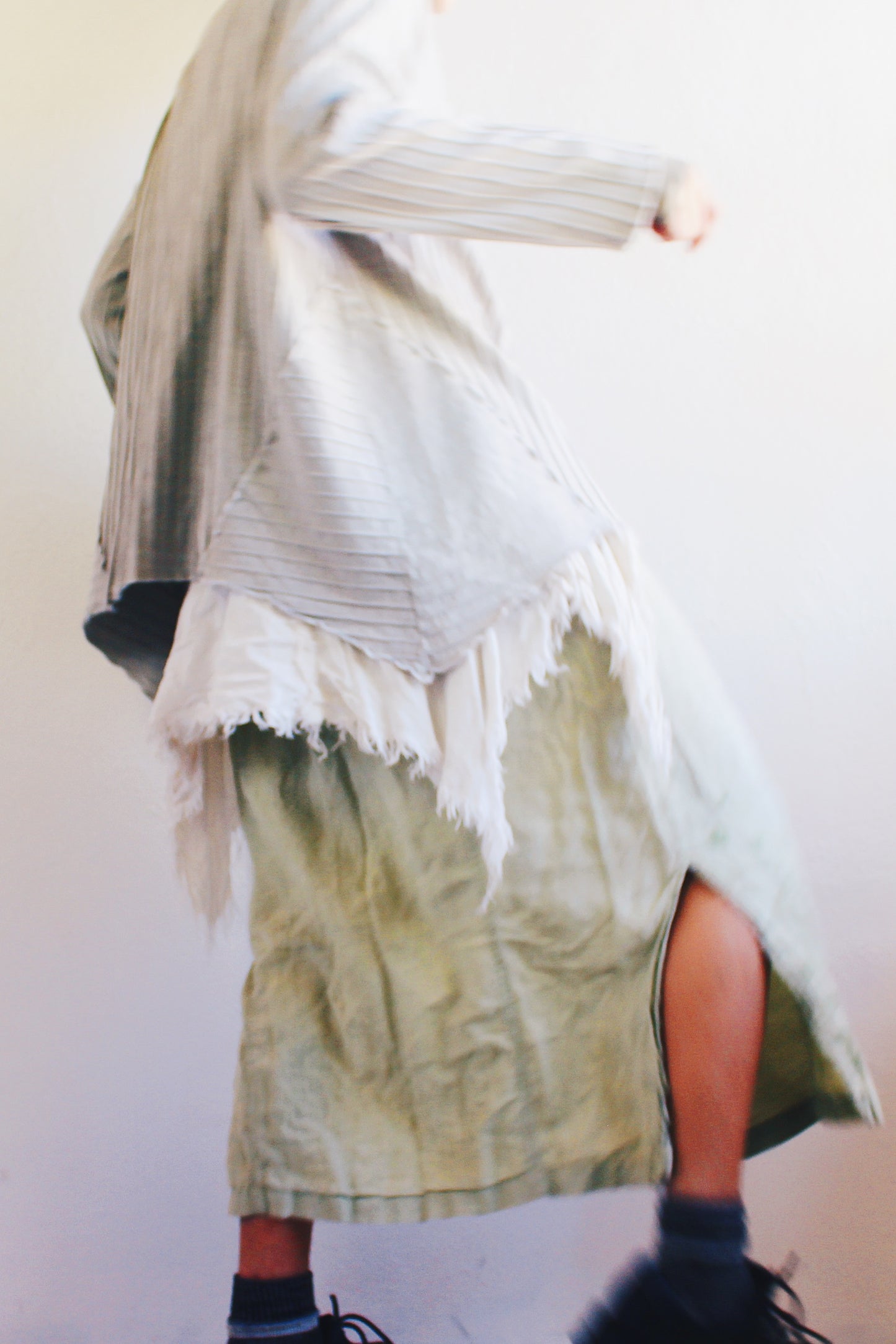 Time-Travel in Style: 90s Artsy Jacket - Unleash Your Eccentric Vibe!