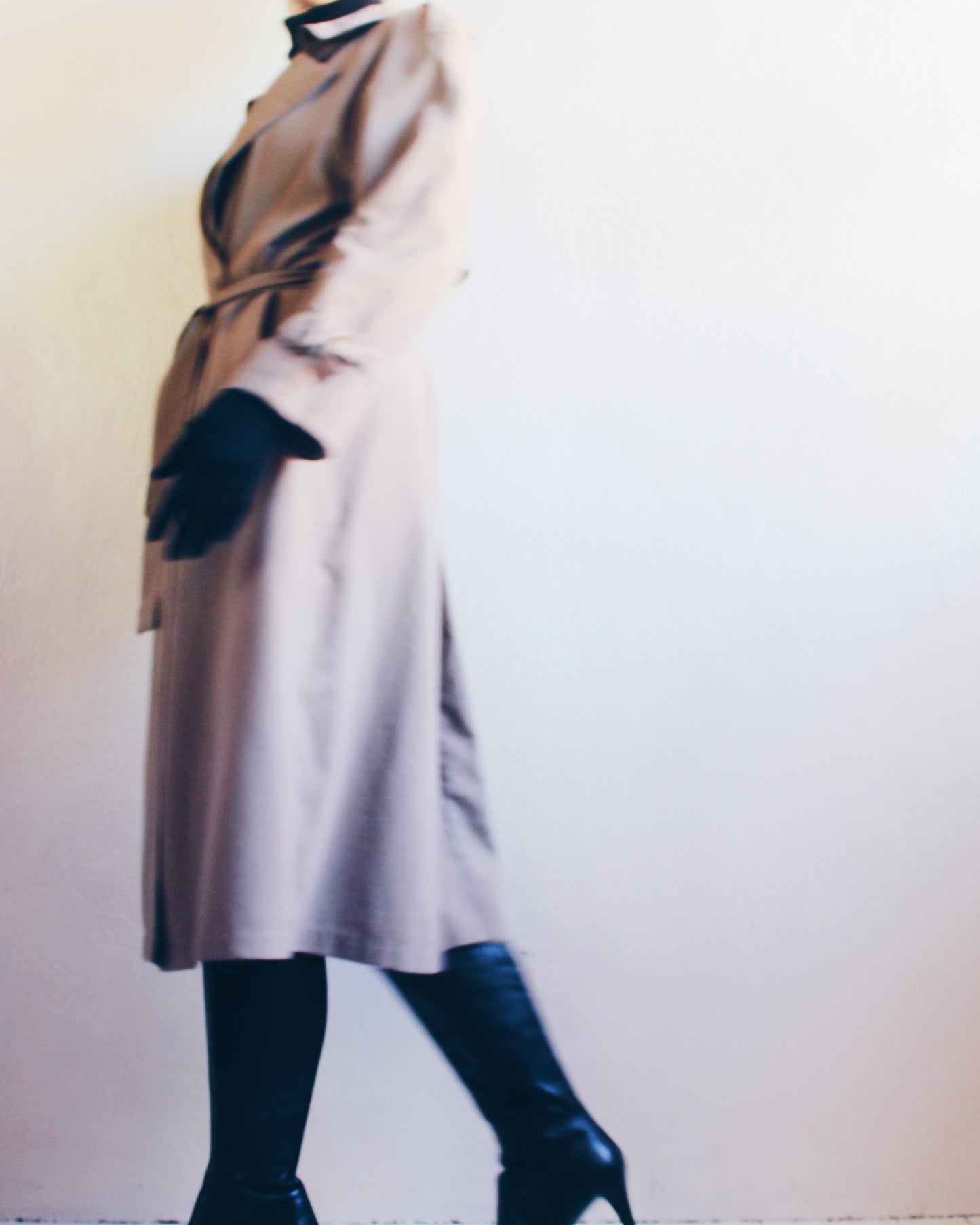 Late 90s Noir: Chic Vintage Khaki Grey Trench Coat
