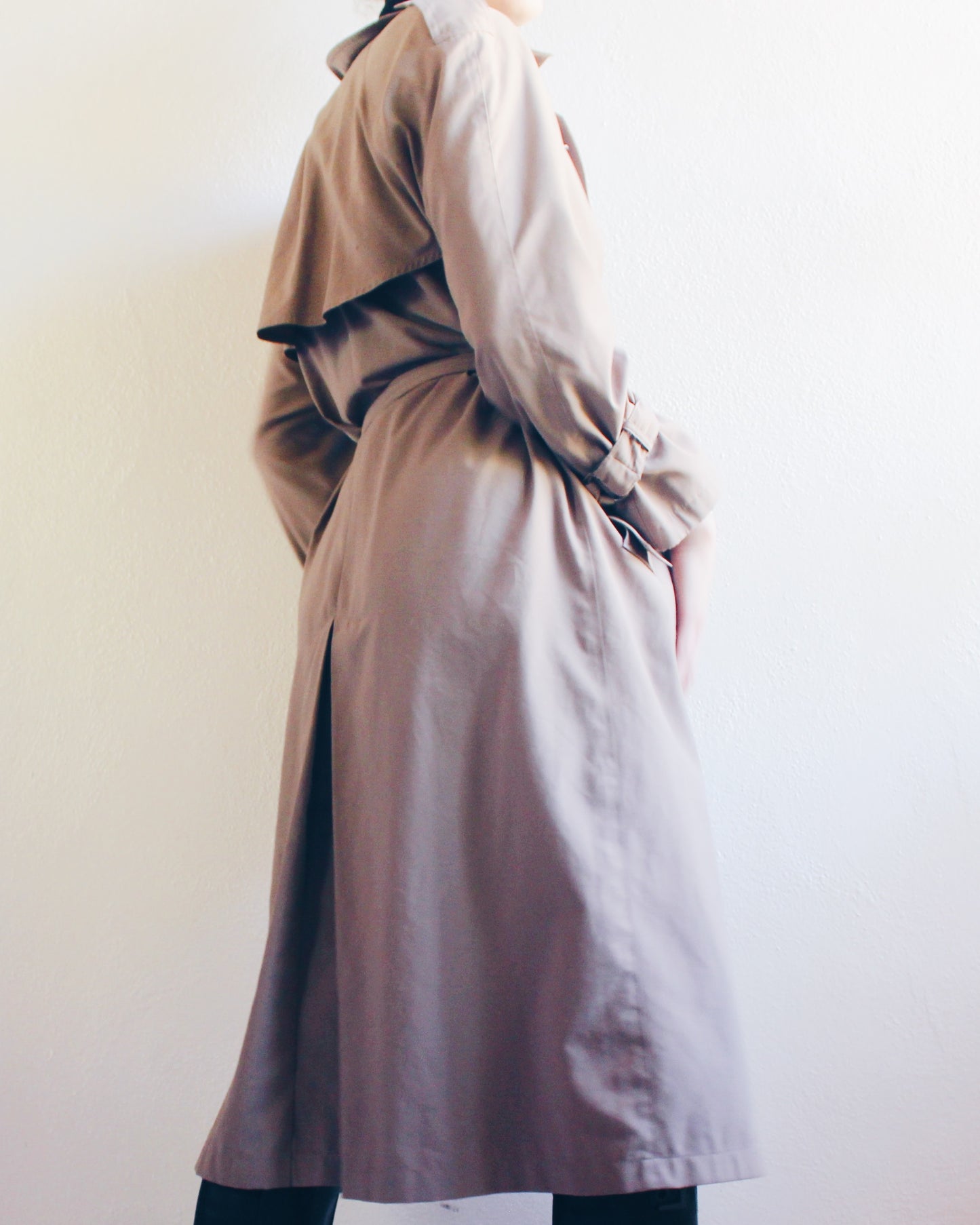 Late 90s Noir: Chic Vintage Khaki Grey Trench Coat
