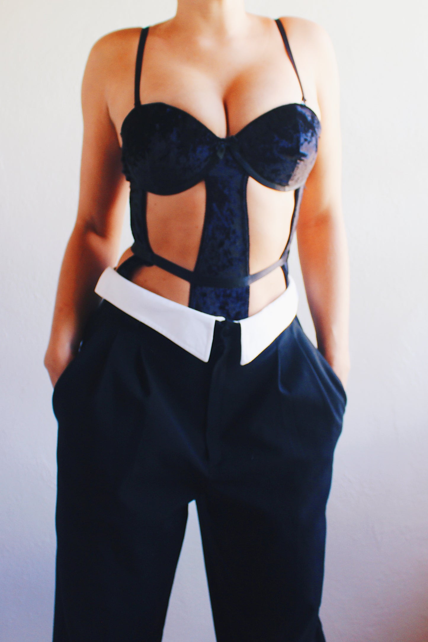 Time-Travel in Style: Upcycled 90s Black Pleated Pants for the Dark Academic Aesthetic