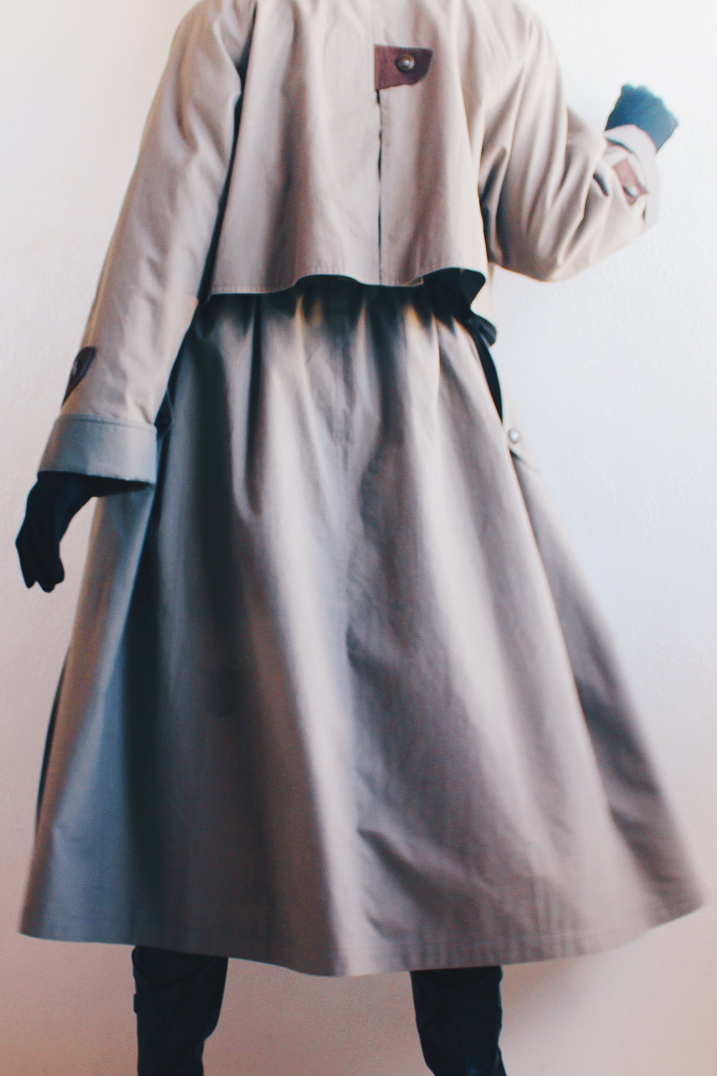 Contemporary Noir: Chic Vintage Grey Khaki Trench Coat
