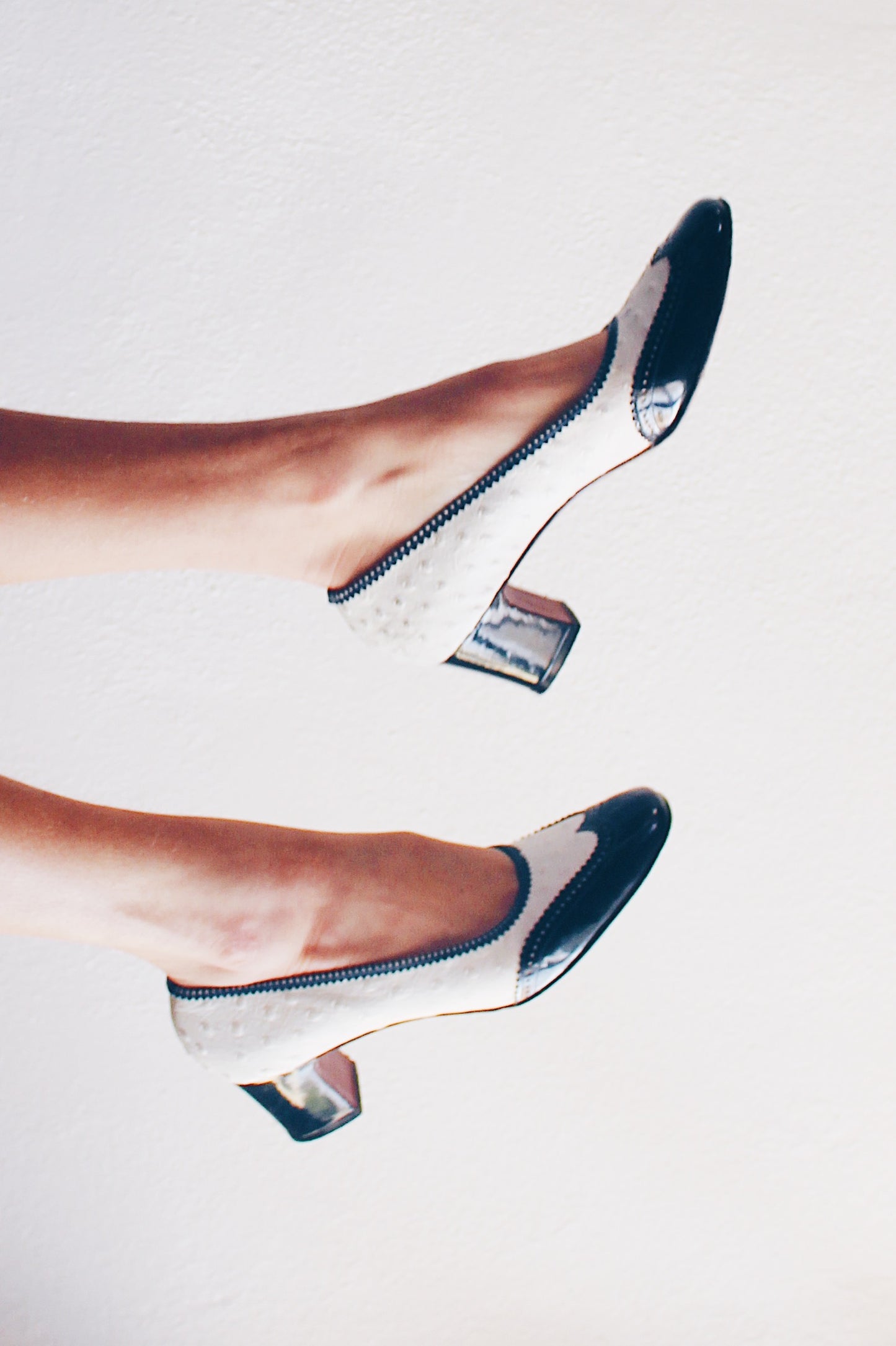 Retro Chic: Vintage De Liso Debs Kitten Heels - Black tip noir shoes