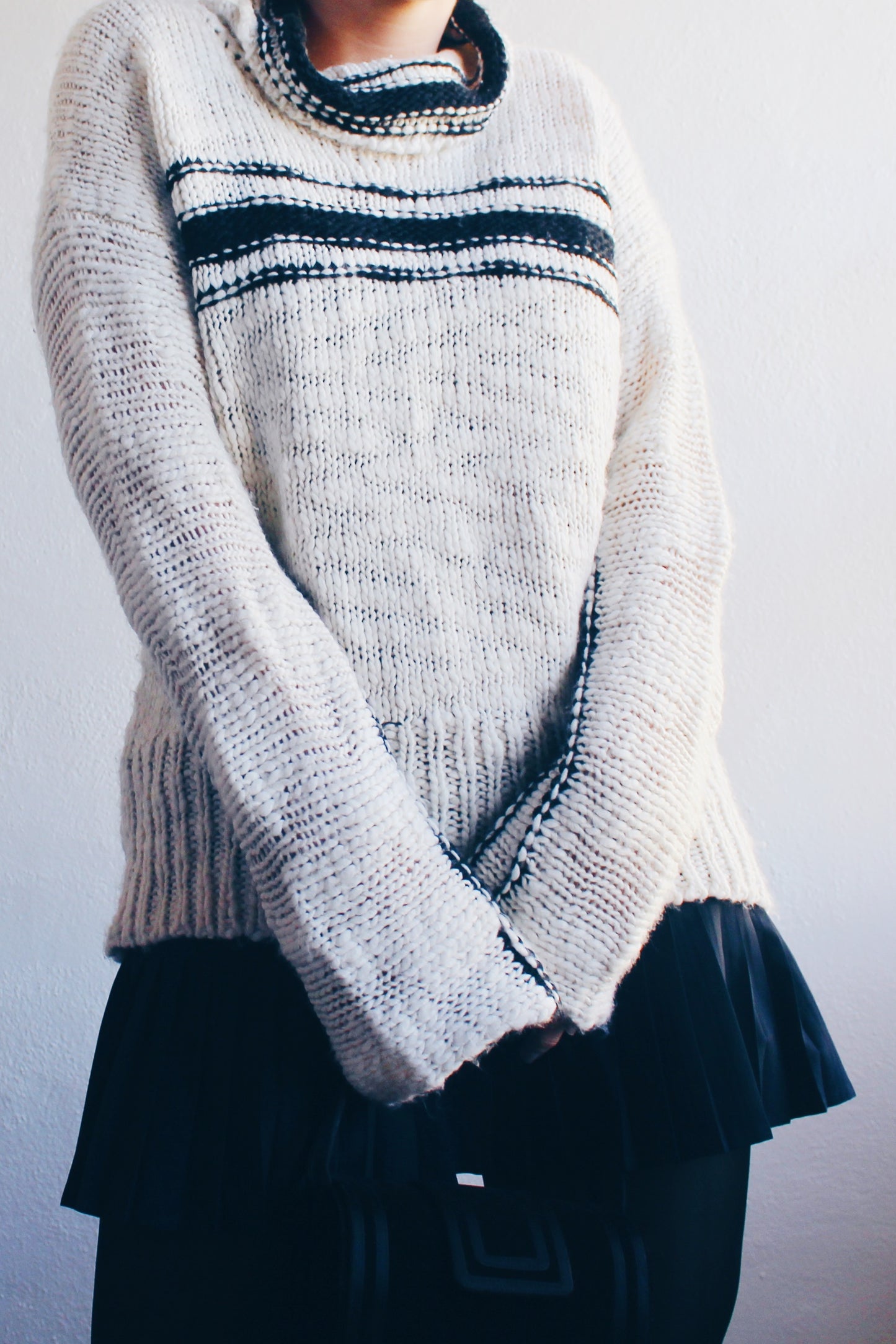 Academic Chic Elegance: Hand-Knit Cream Striped Turtleneck - Vintage Preppy Glam!