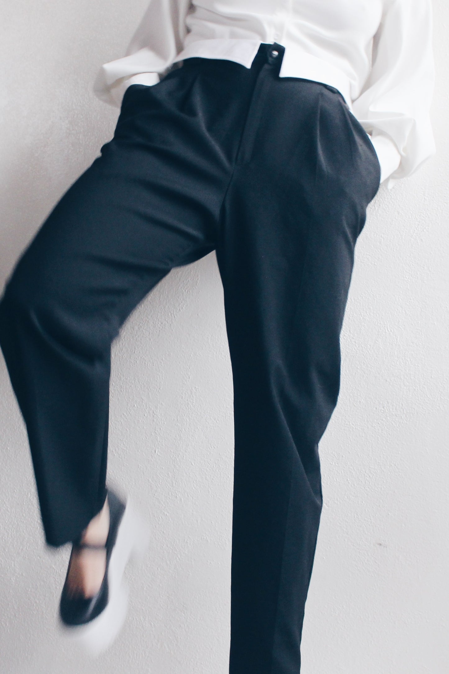Time-Travel in Style: Upcycled 90s Black Pleated Pants for the Dark Academic Aesthetic