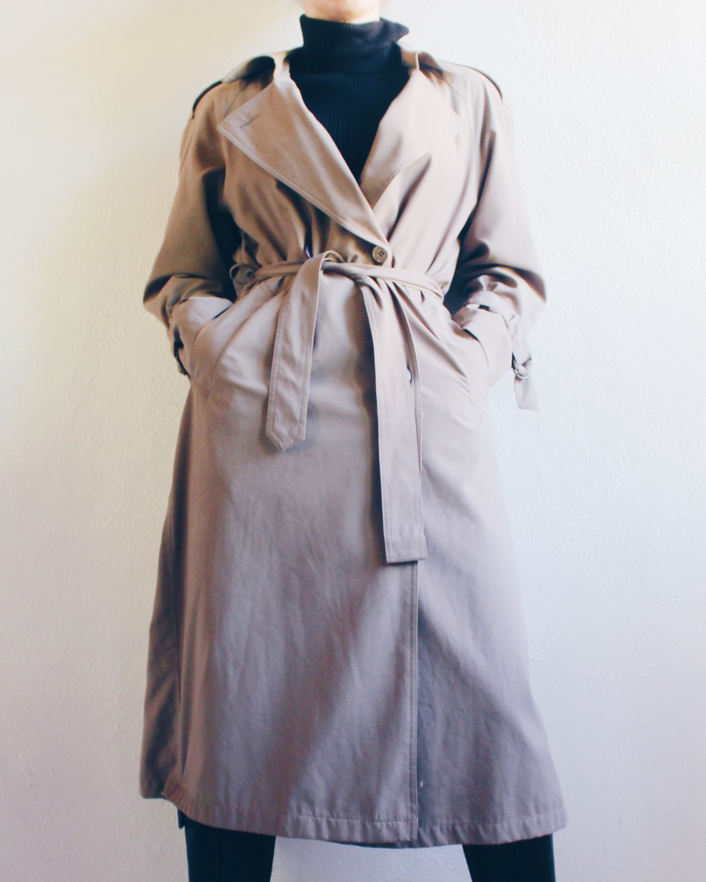 Late 90s Noir: Chic Vintage Khaki Grey Trench Coat