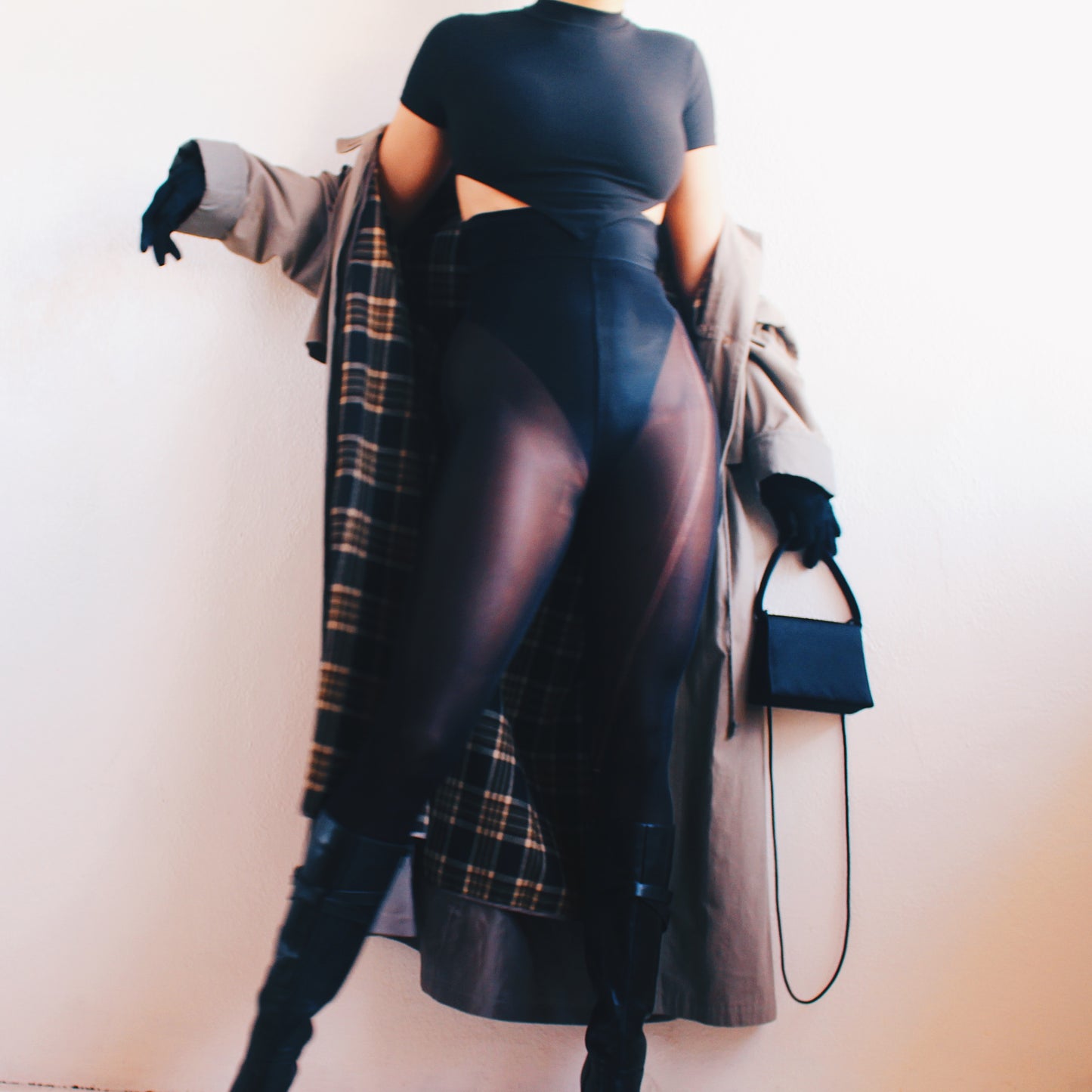 Black Short Sleeve Cropped Turtleneck: Beatnik Siren Chic