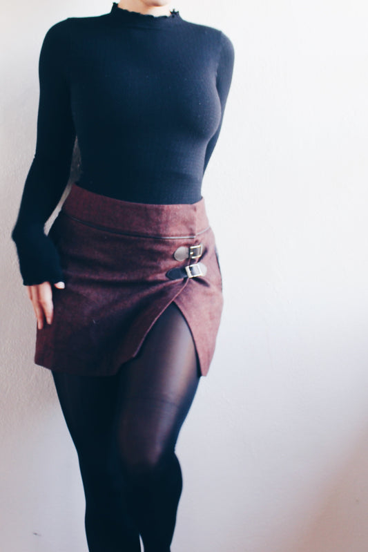 Taylor Swift Winter Style: Tweed Wool Mini Skirt - Winter-Perfect & Classic Chic!