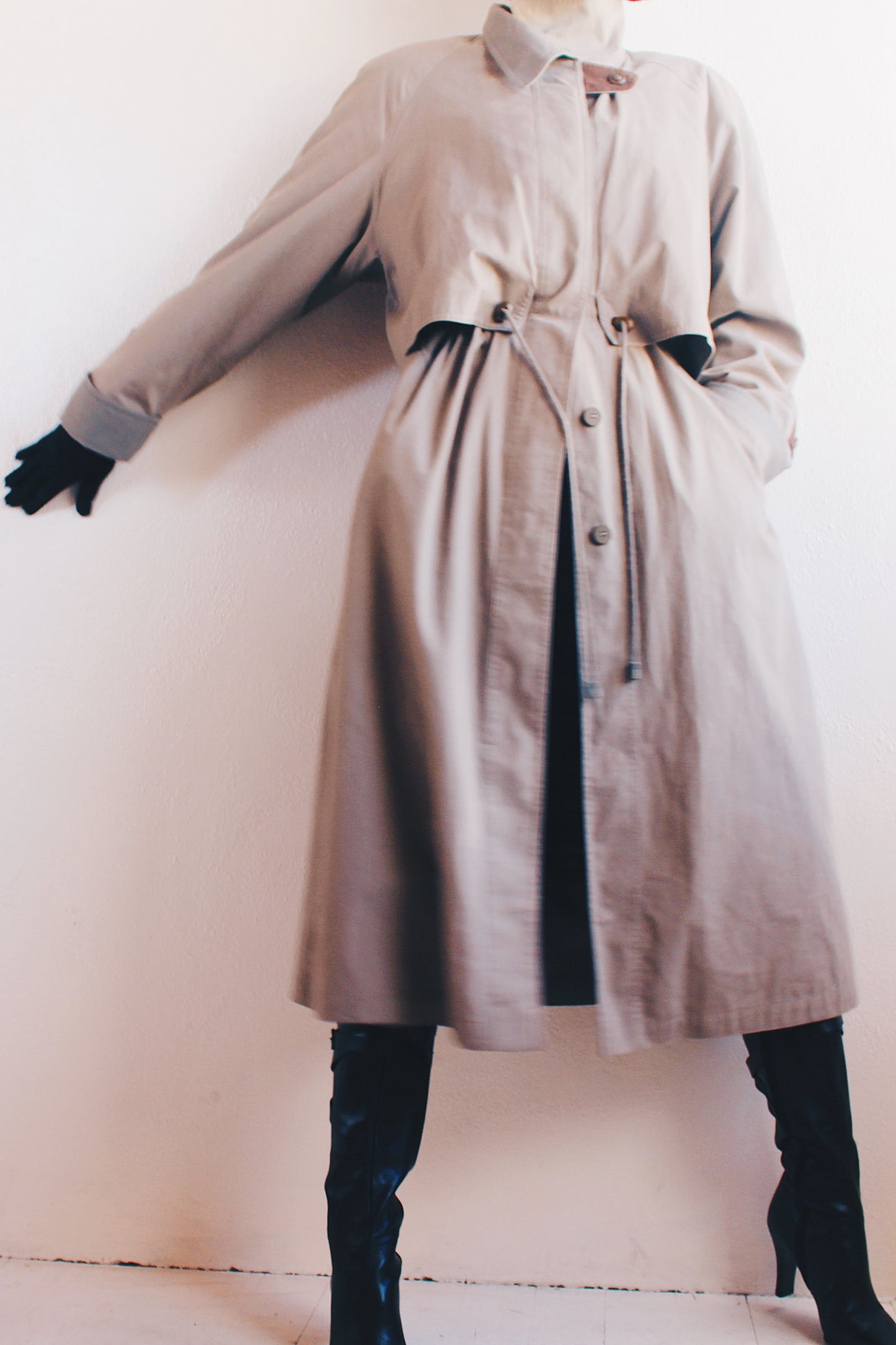 Contemporary Noir: Chic Vintage Grey Khaki Trench Coat