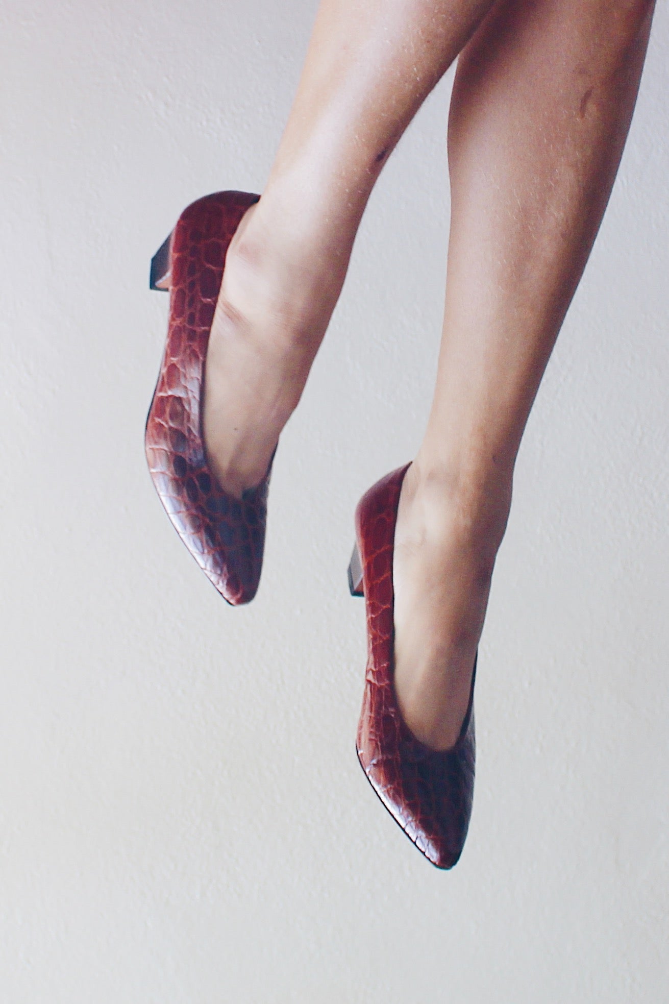 Chestnut alligator heels / brown crocodile kitten heels
